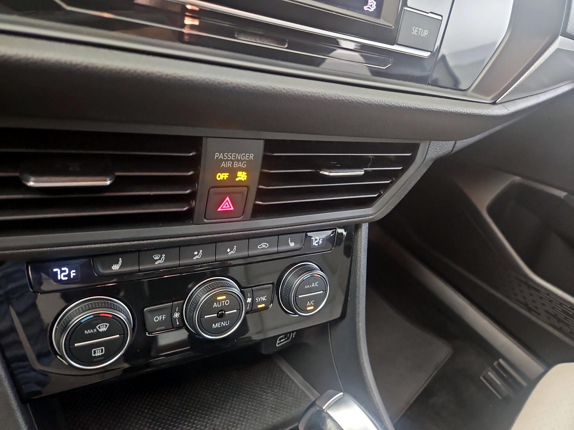 Thumbnail: 2019 Volkswagen Jetta - 16