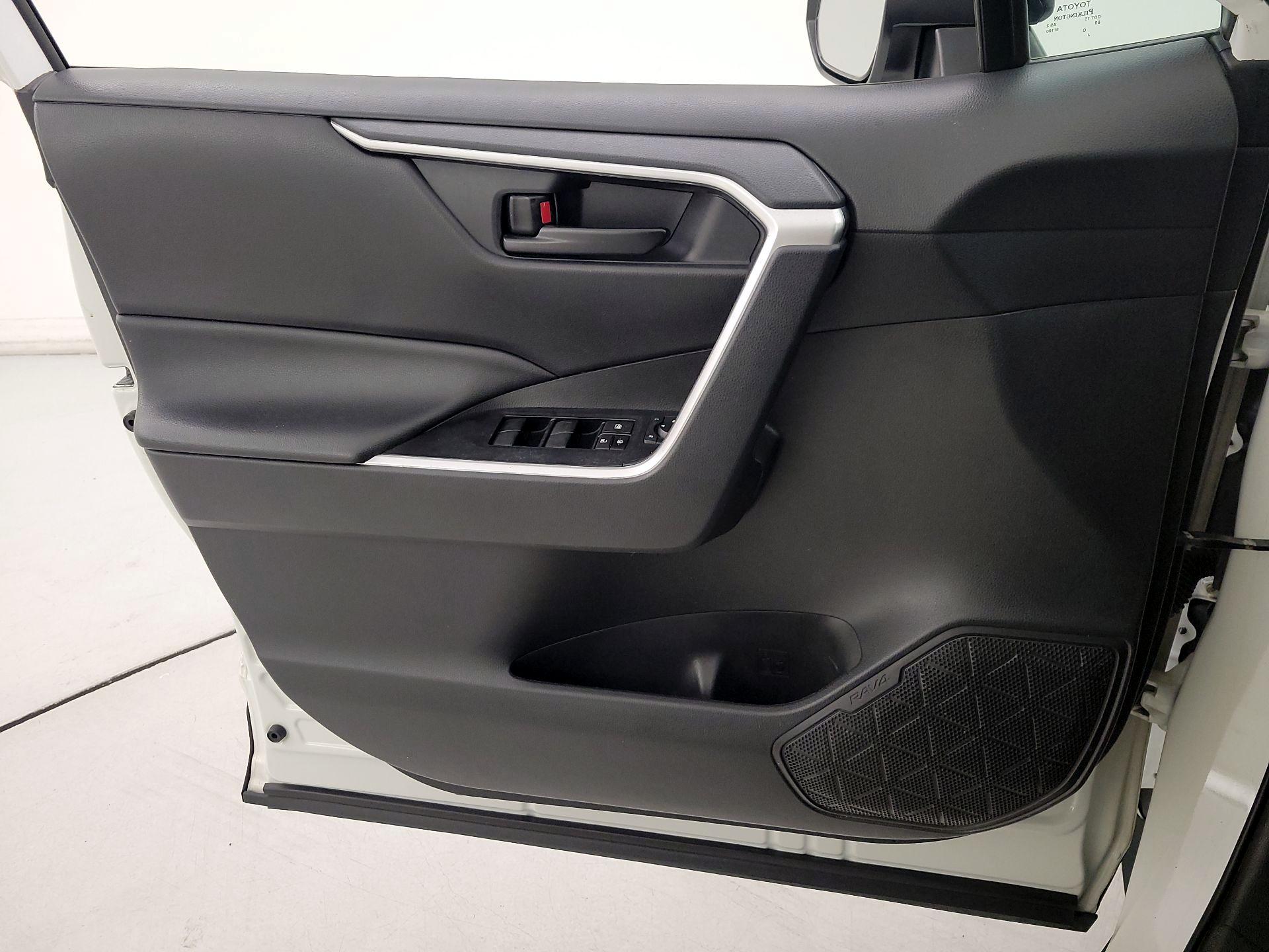 Thumbnail: 2021 Toyota RAV4 - 12
