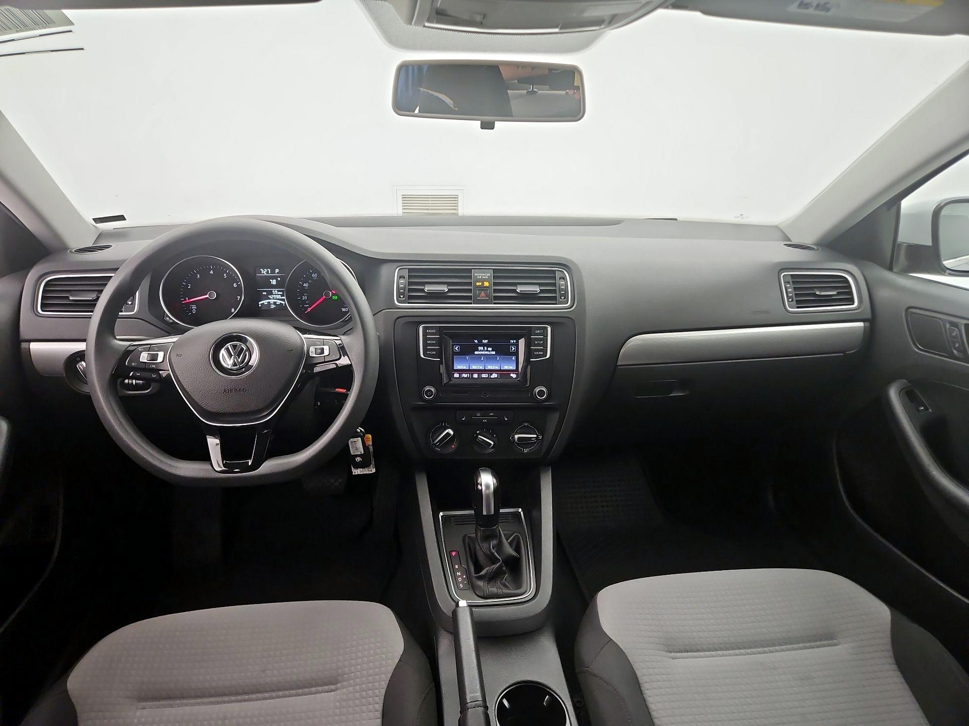 Thumbnail: 2017 Volkswagen Jetta - 9