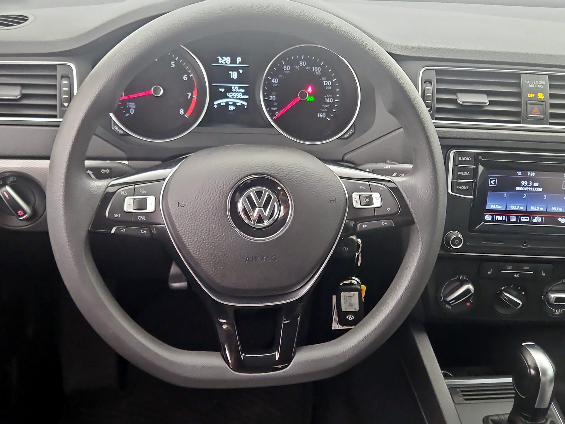 Thumbnail: 2017 Volkswagen Jetta - 10