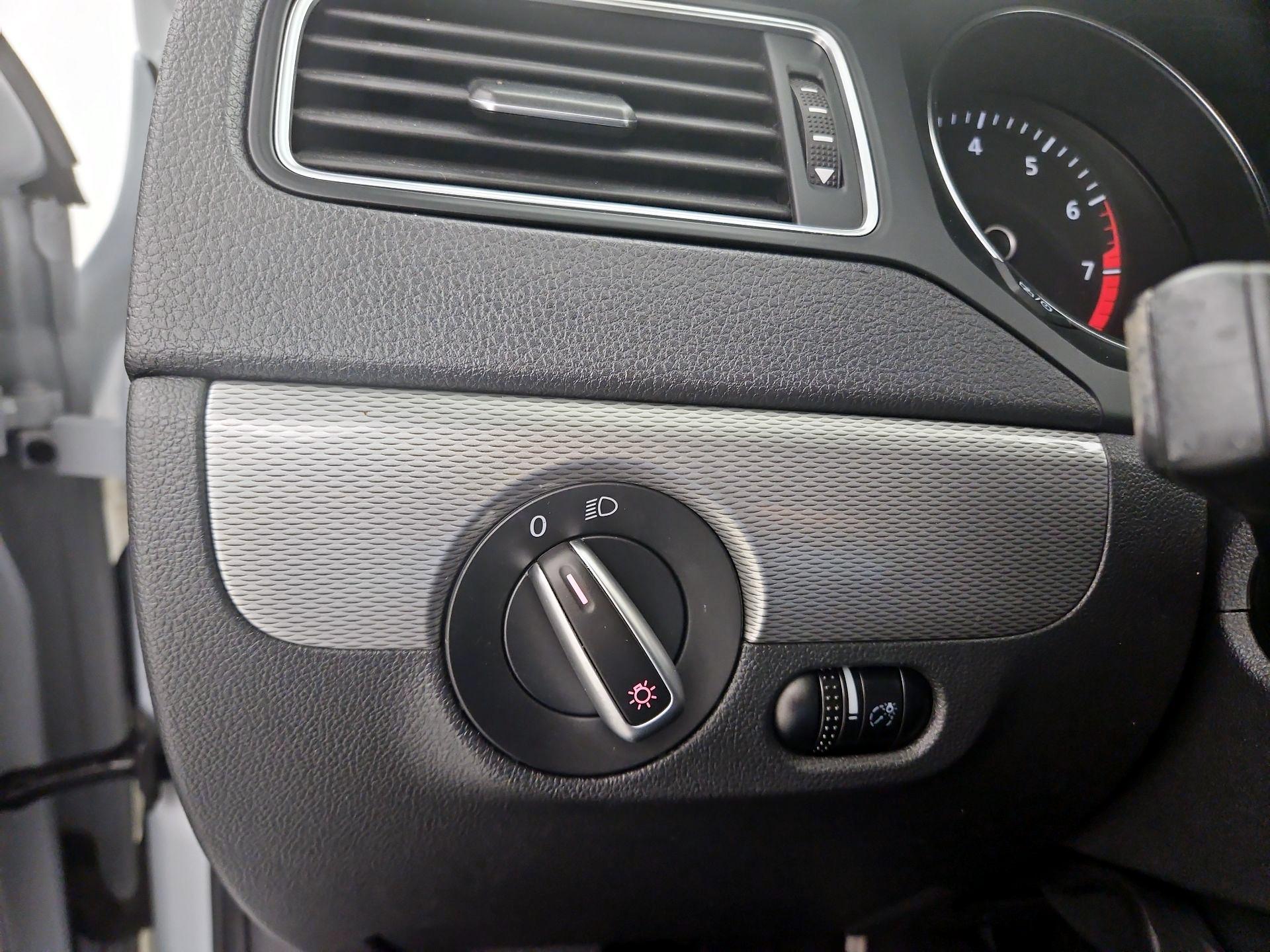Thumbnail: 2017 Volkswagen Jetta - 13