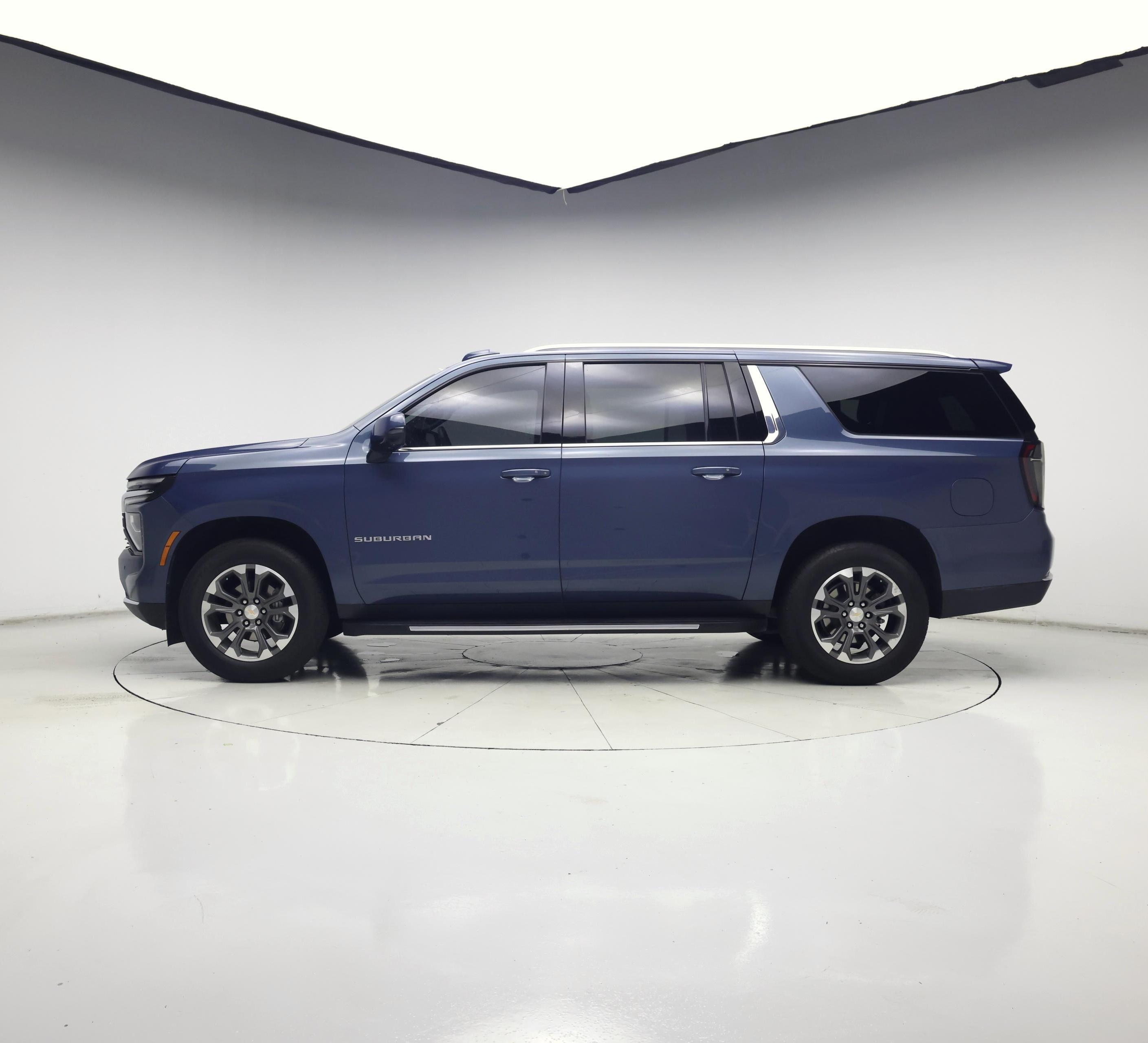 Thumbnail: 2025 Chevrolet Suburban - 3