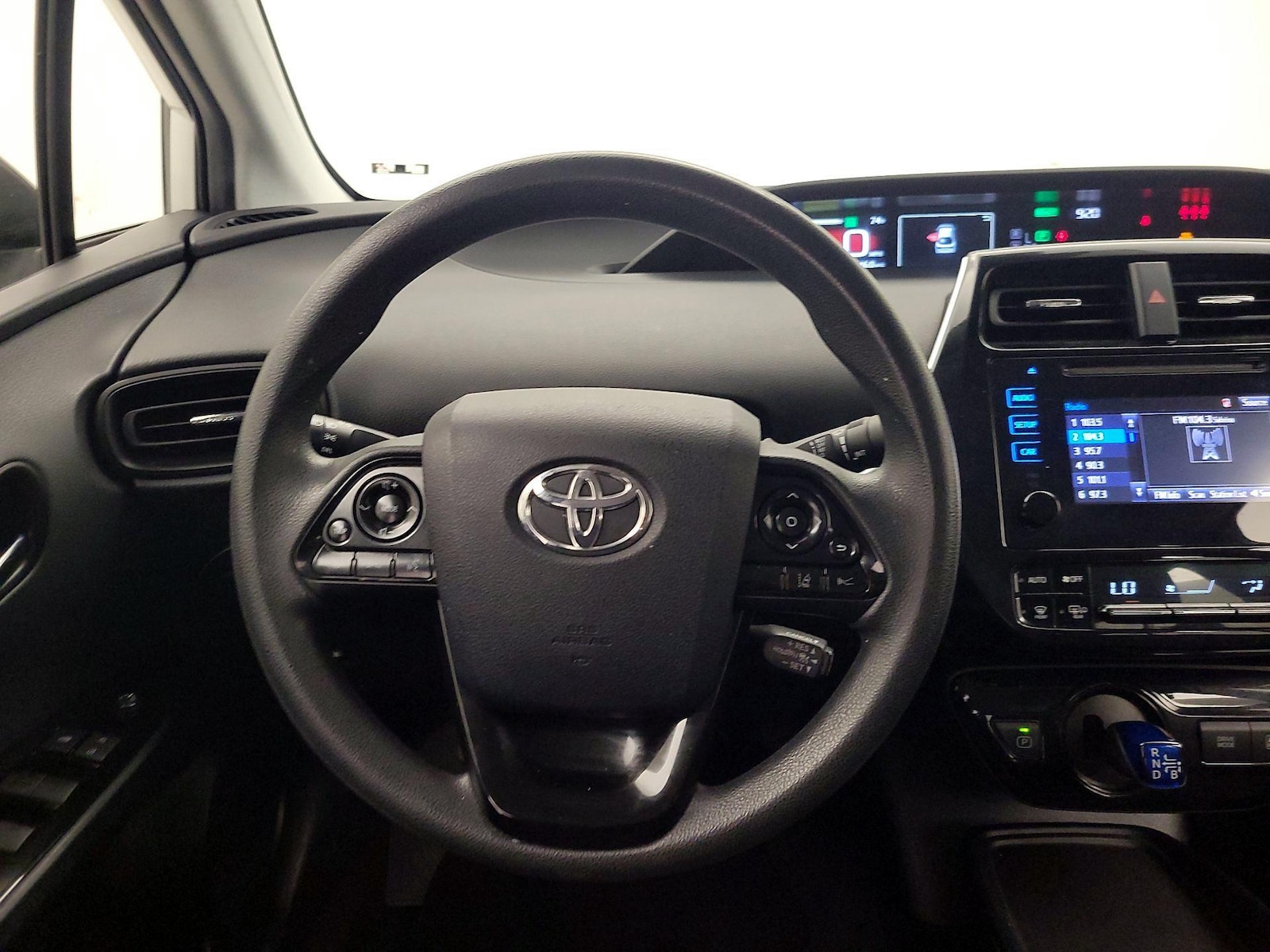 2019 Toyota Prius L Eco - Photo 11