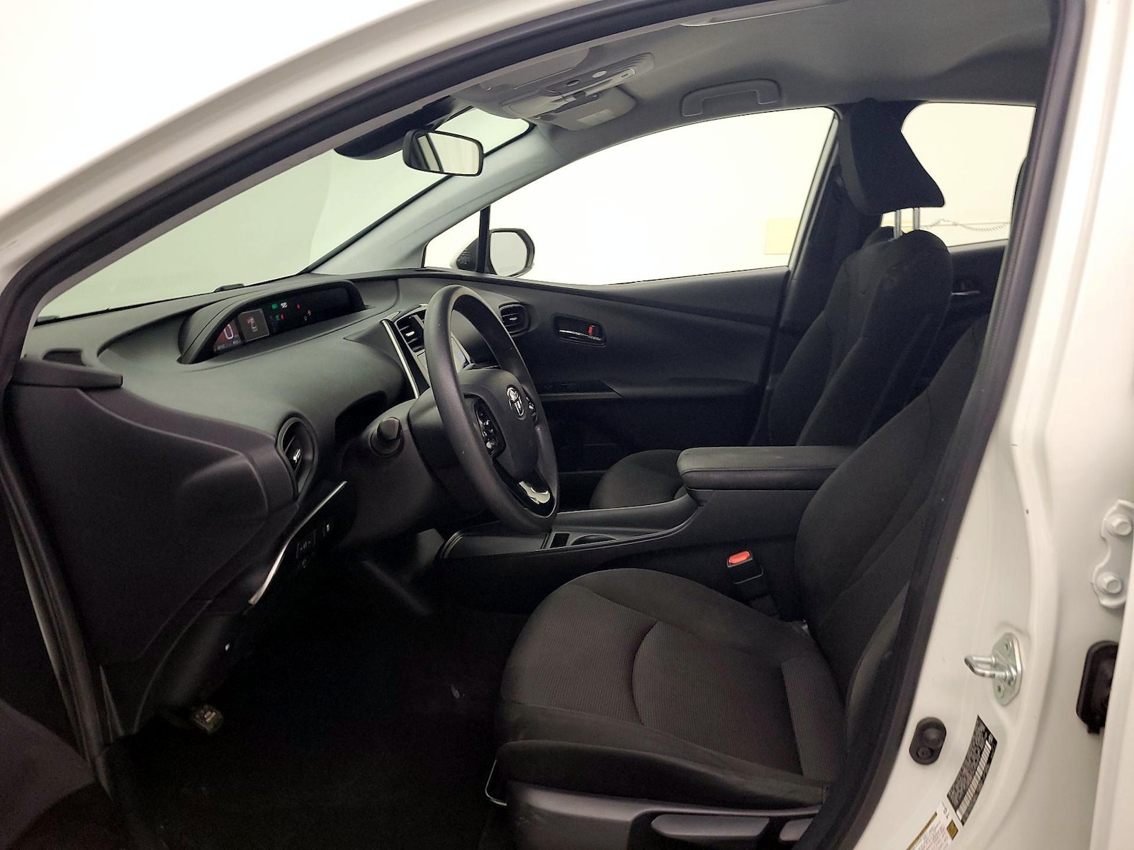 2019 Toyota Prius L Eco - Photo 12