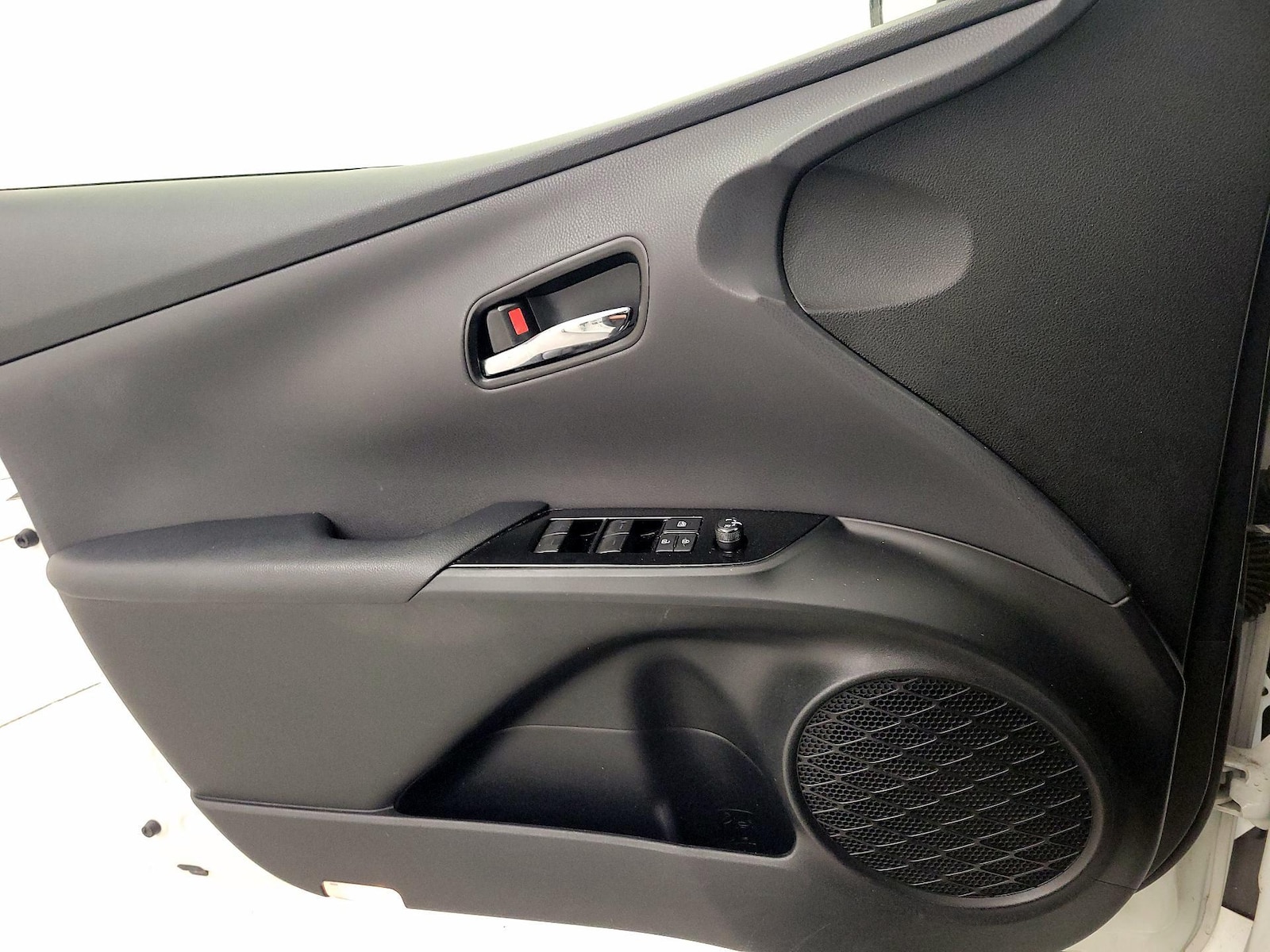 2019 Toyota Prius L Eco - Photo 13