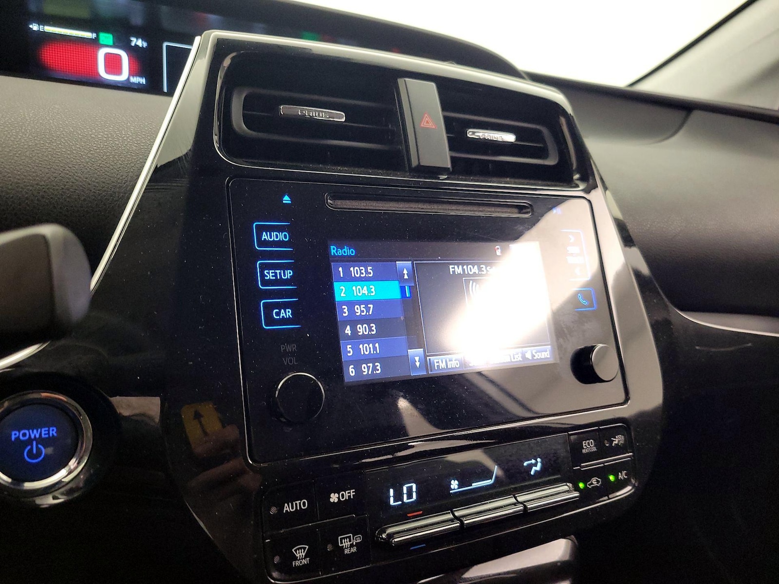 2019 Toyota Prius L Eco - Photo 16