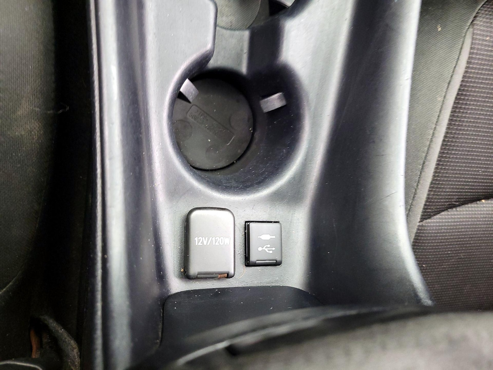 2019 Toyota Prius L Eco - Photo 19