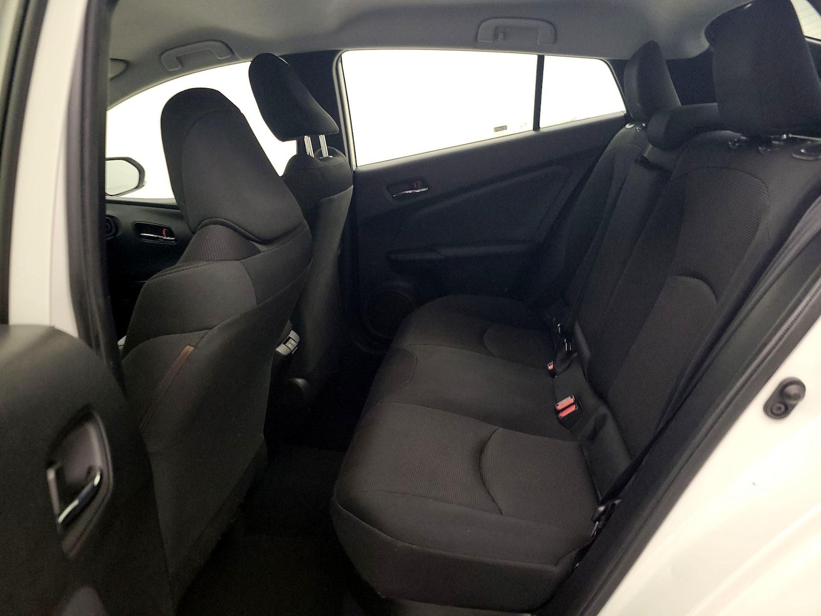 2019 Toyota Prius L Eco - Photo 20