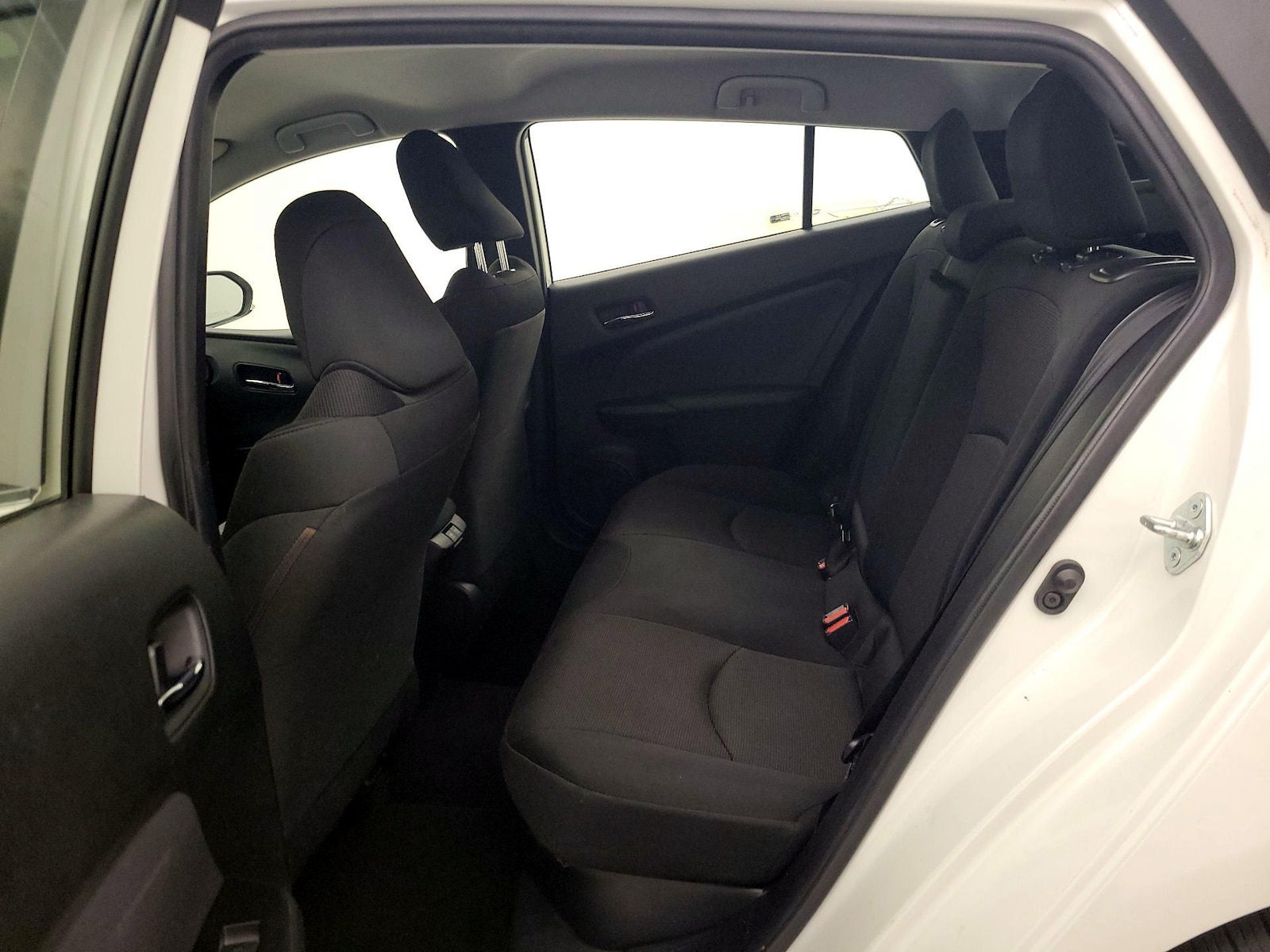 2019 Toyota Prius L Eco - Photo 21