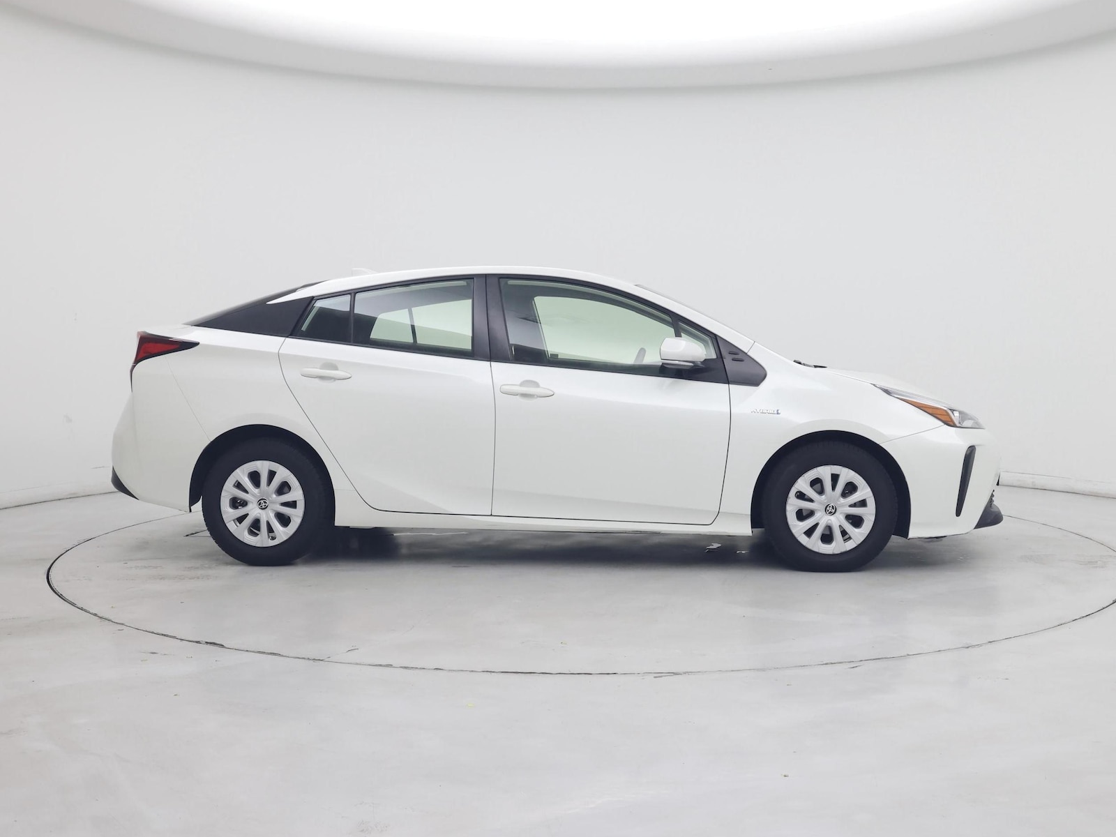 2019 Toyota Prius L Eco - Photo 8