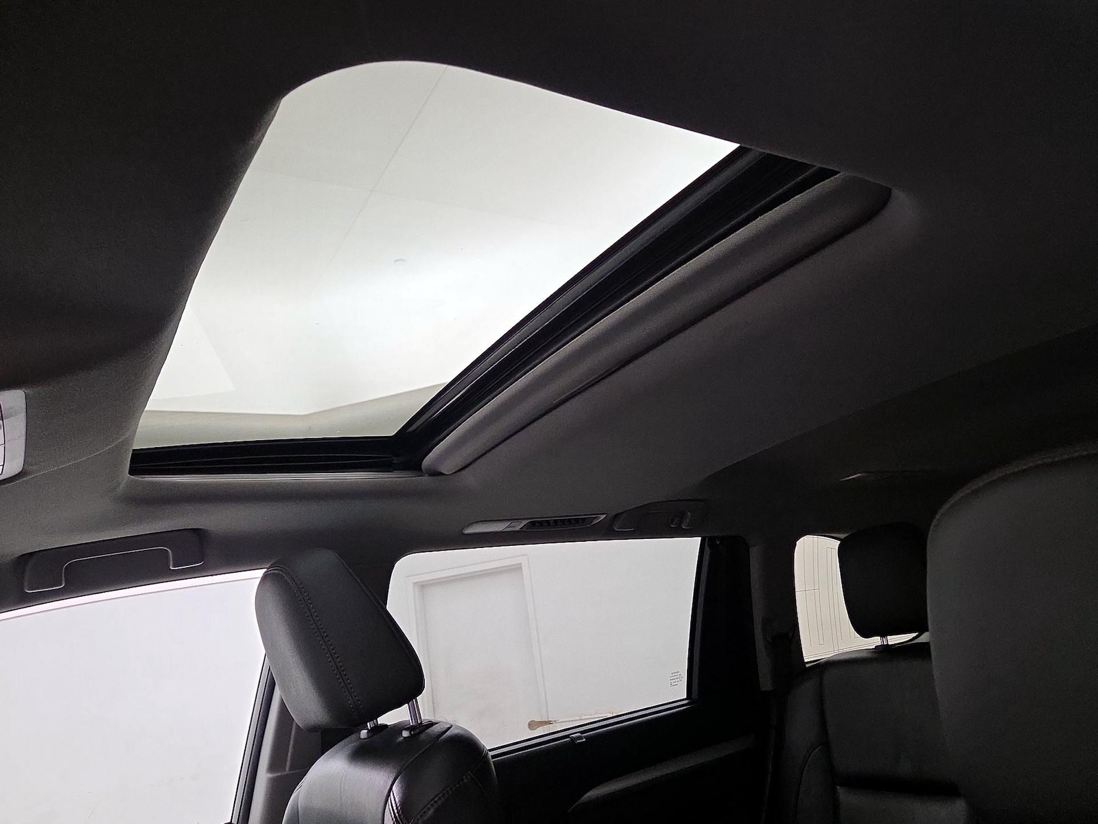 Sunroof(s) & Overhead Airbags