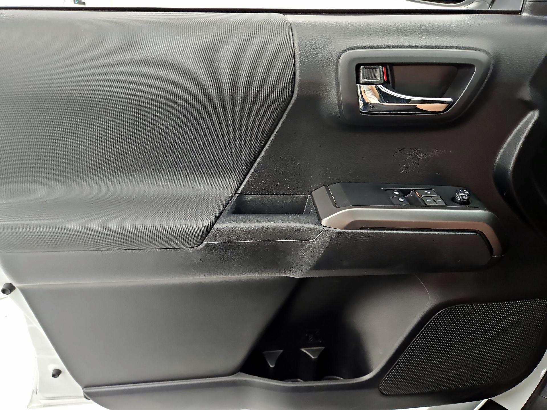 Thumbnail: 2019 Toyota Tacoma - 12