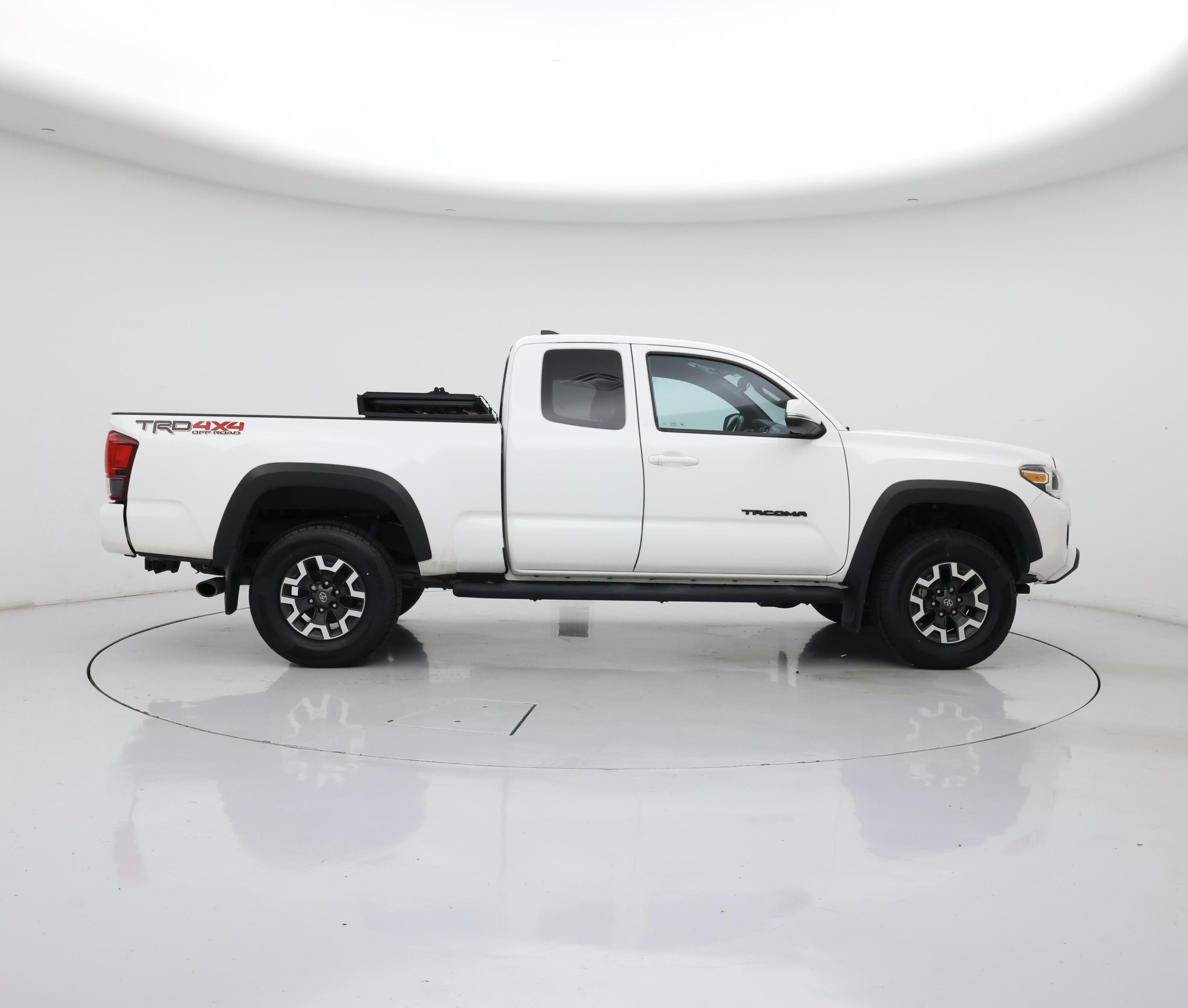 Thumbnail: 2019 Toyota Tacoma - 7