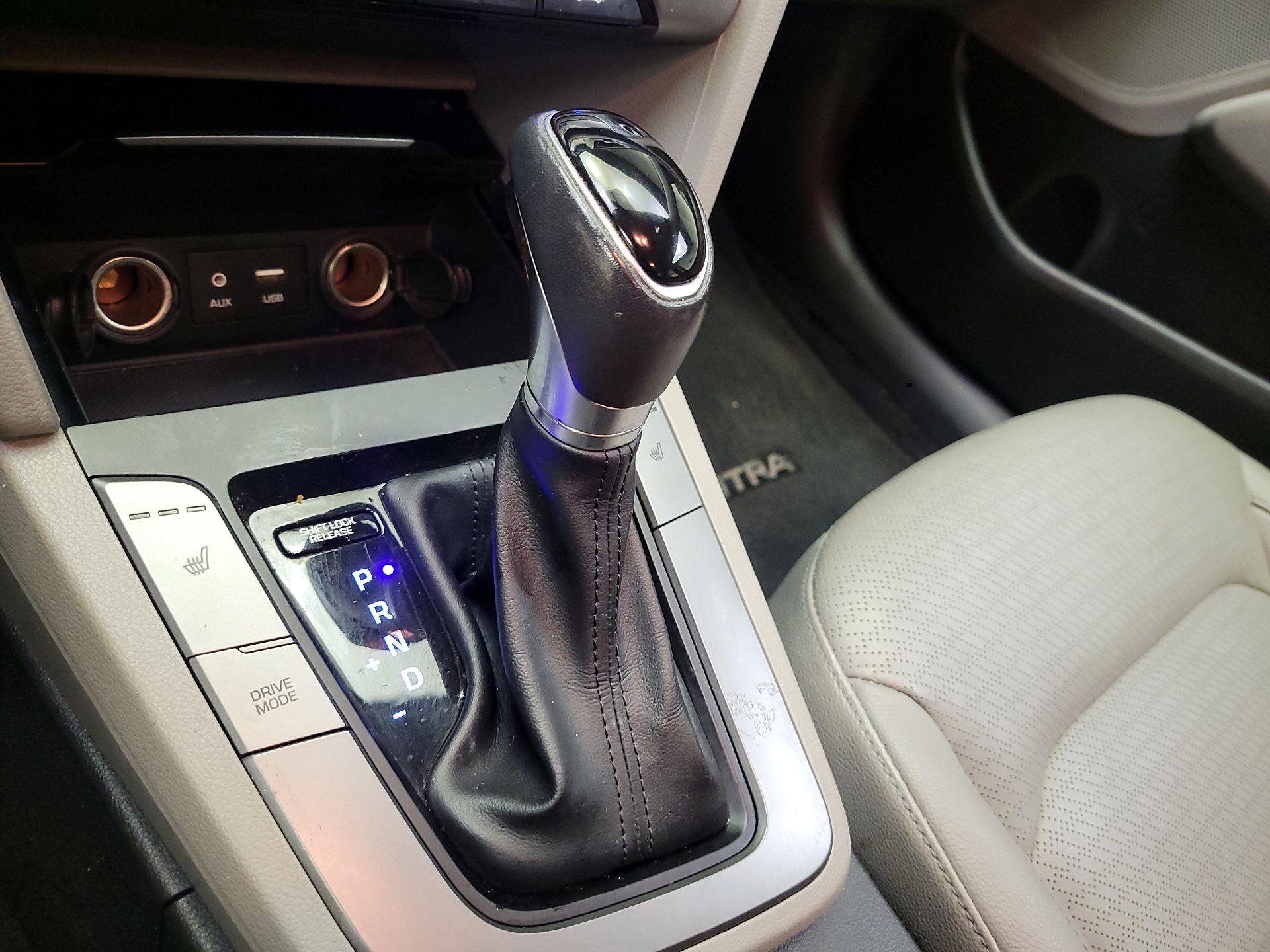 Thumbnail: 2017 Hyundai Elantra - 17