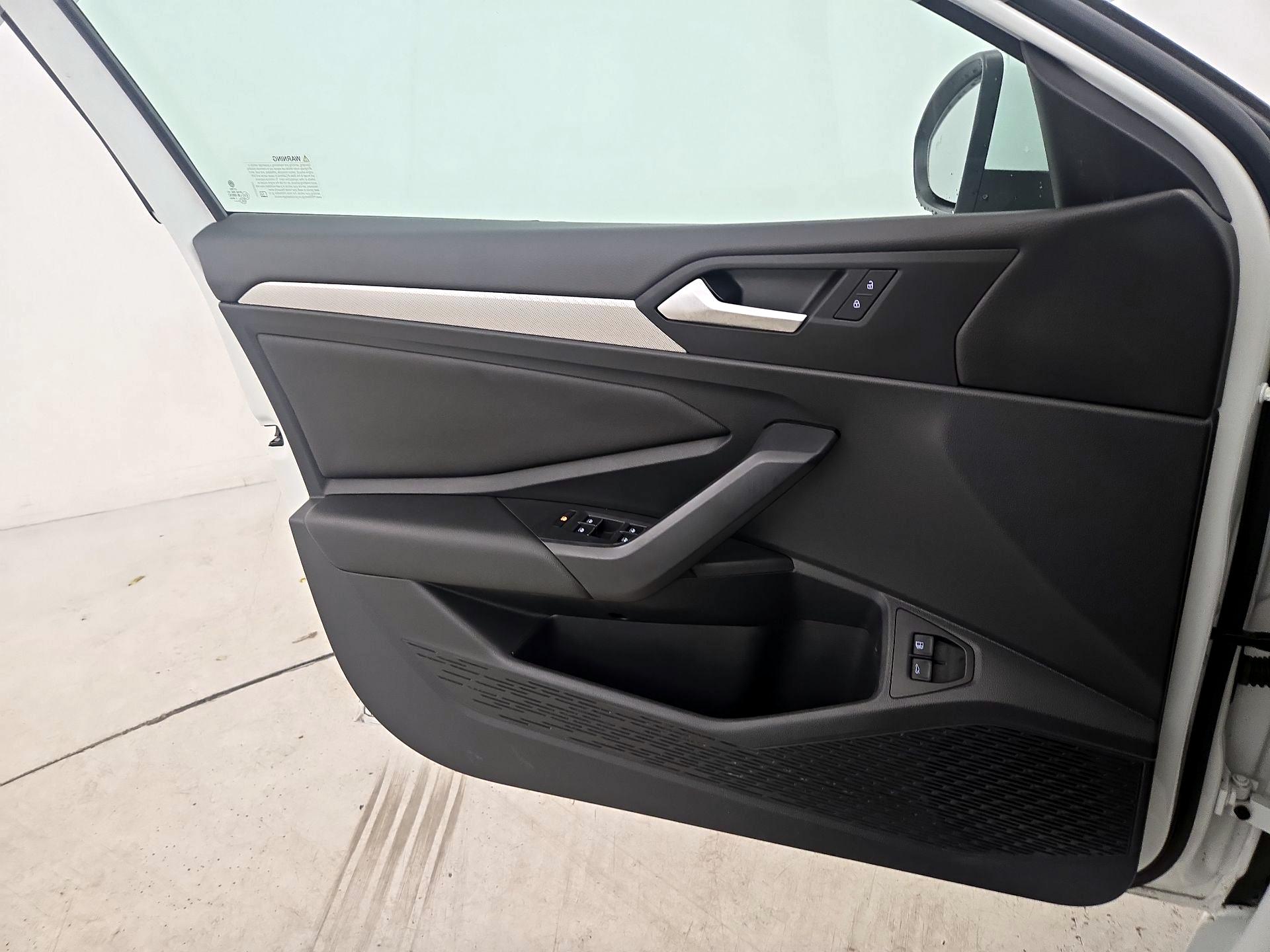 Thumbnail: 2021 Volkswagen Jetta - 12