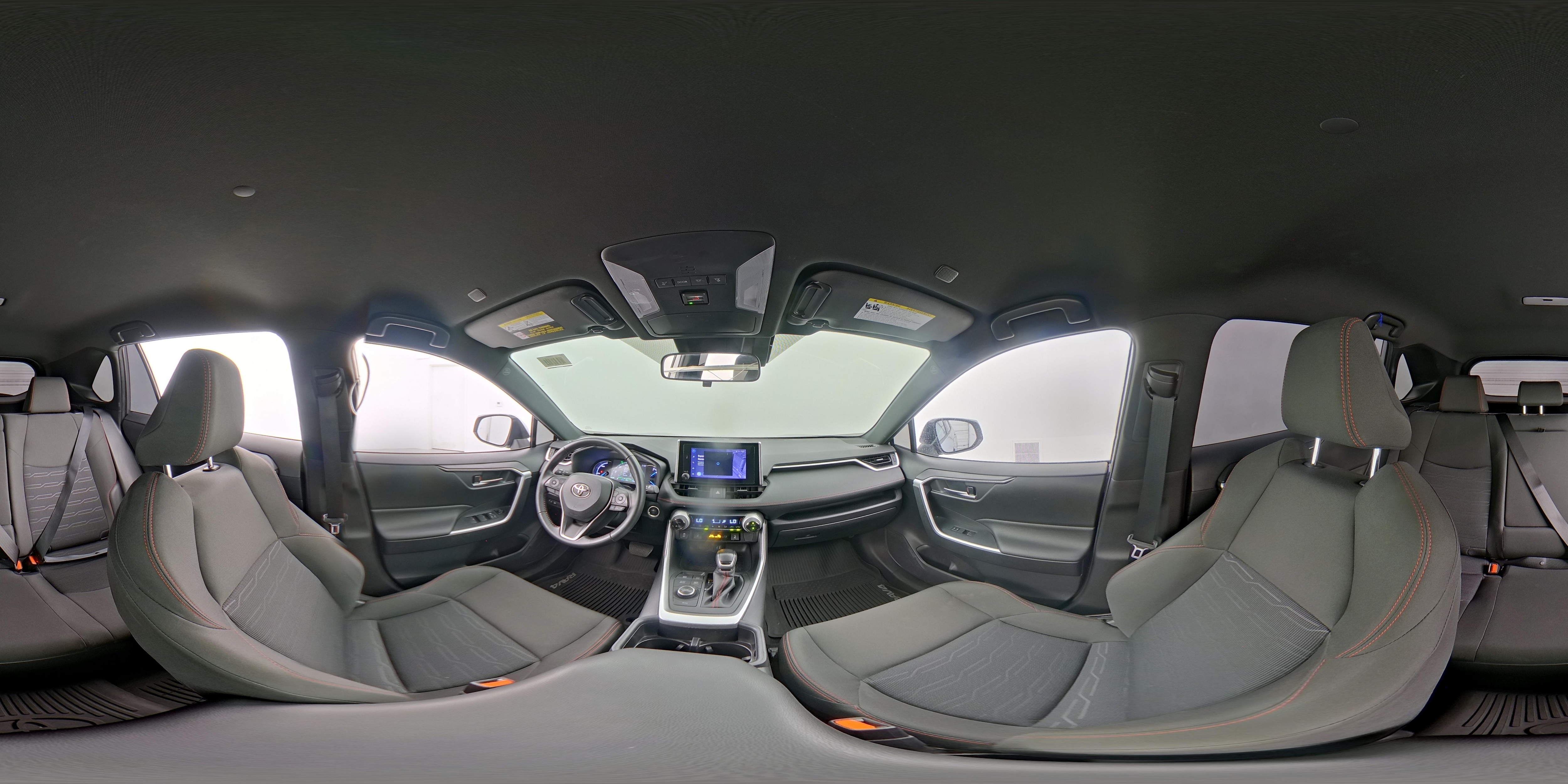 2025 Toyota RAV4 SE - Photo 24