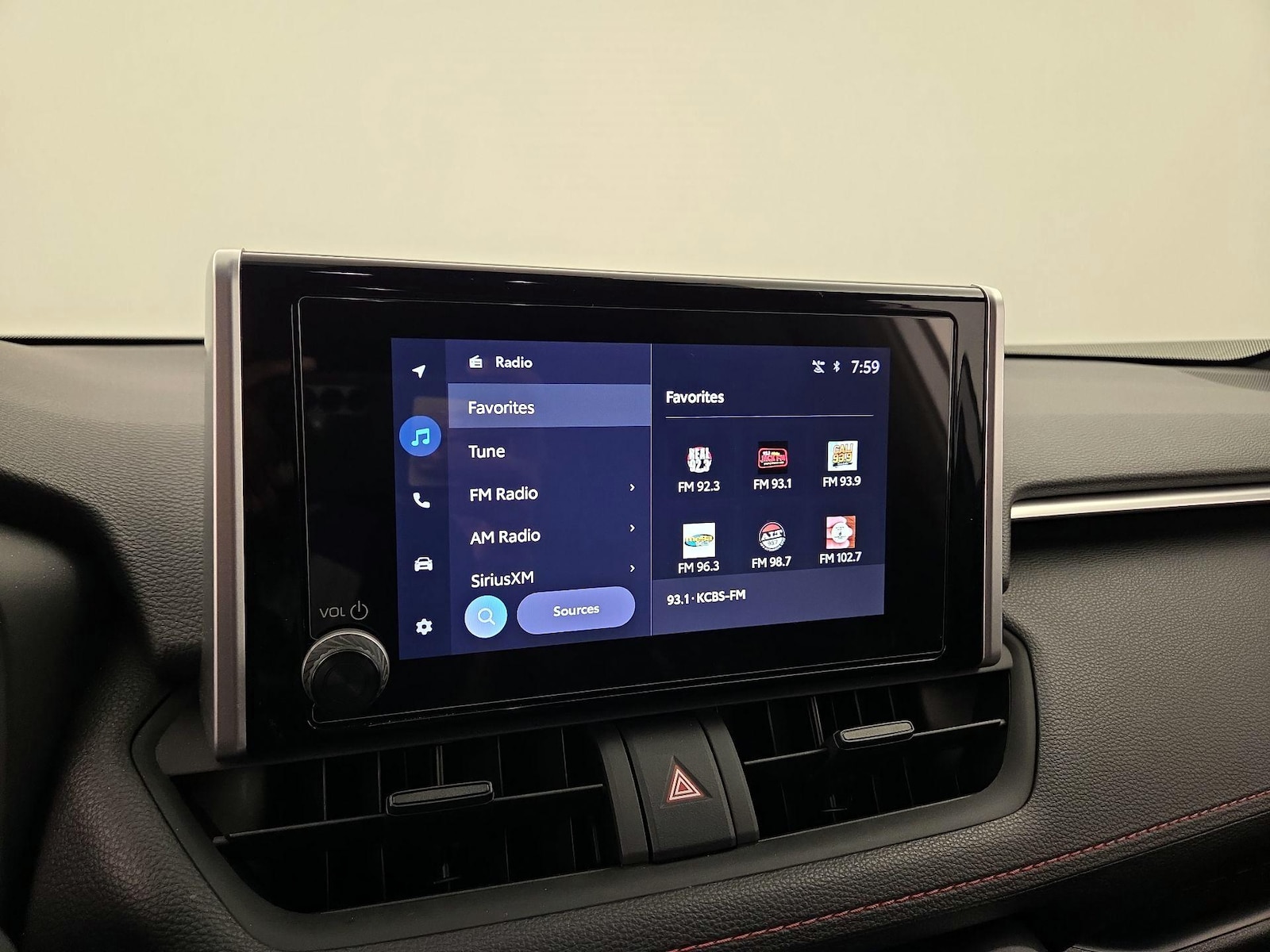 2025 Toyota RAV4 SE - Photo 16