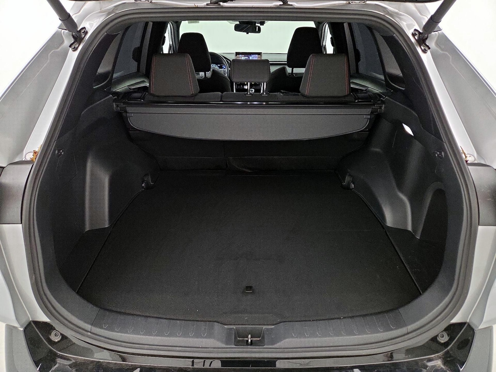 2025 Toyota RAV4 SE - Photo 21