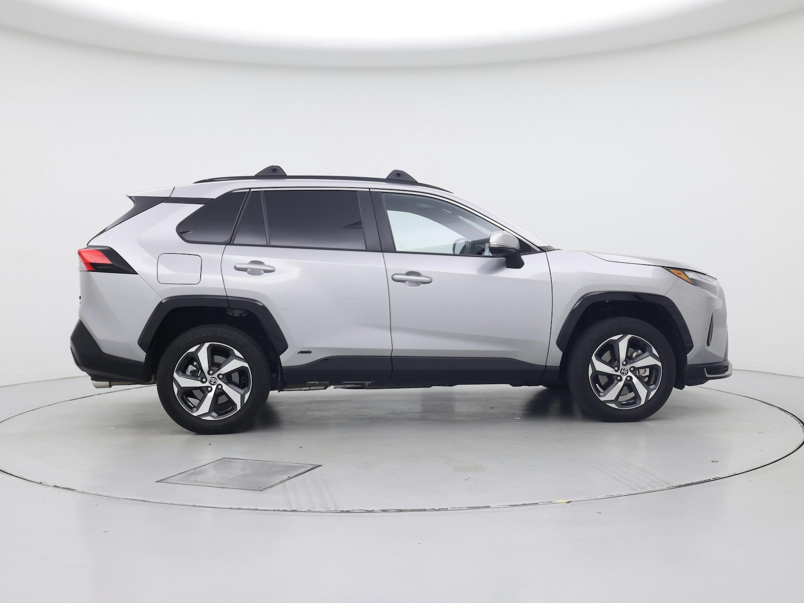 2025 Toyota RAV4 SE - Photo 8