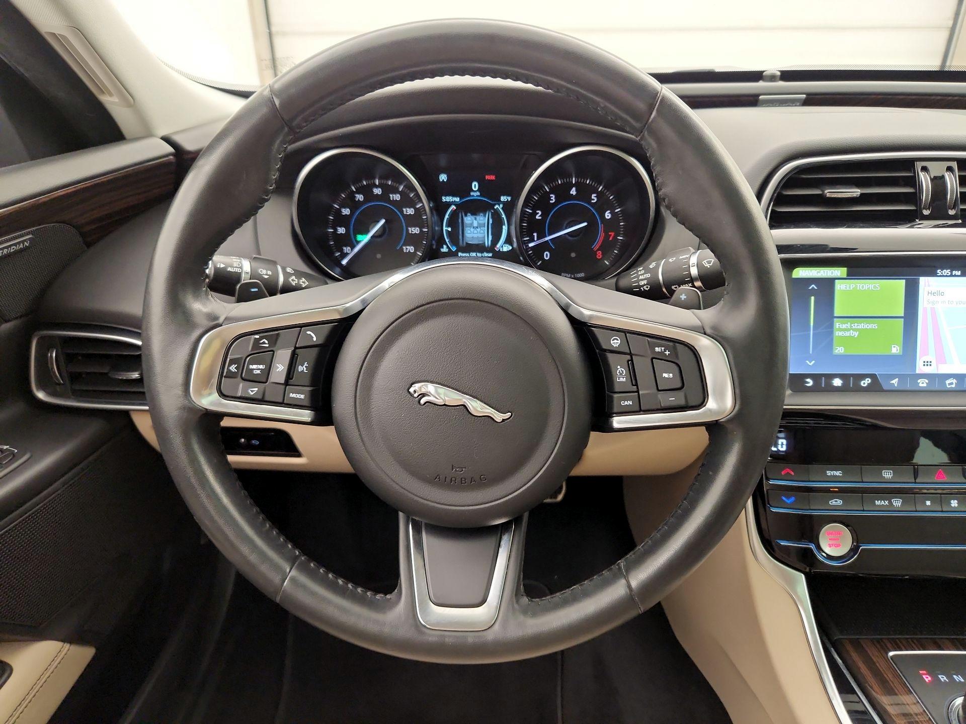 Thumbnail: 2019 Jaguar XE - 10