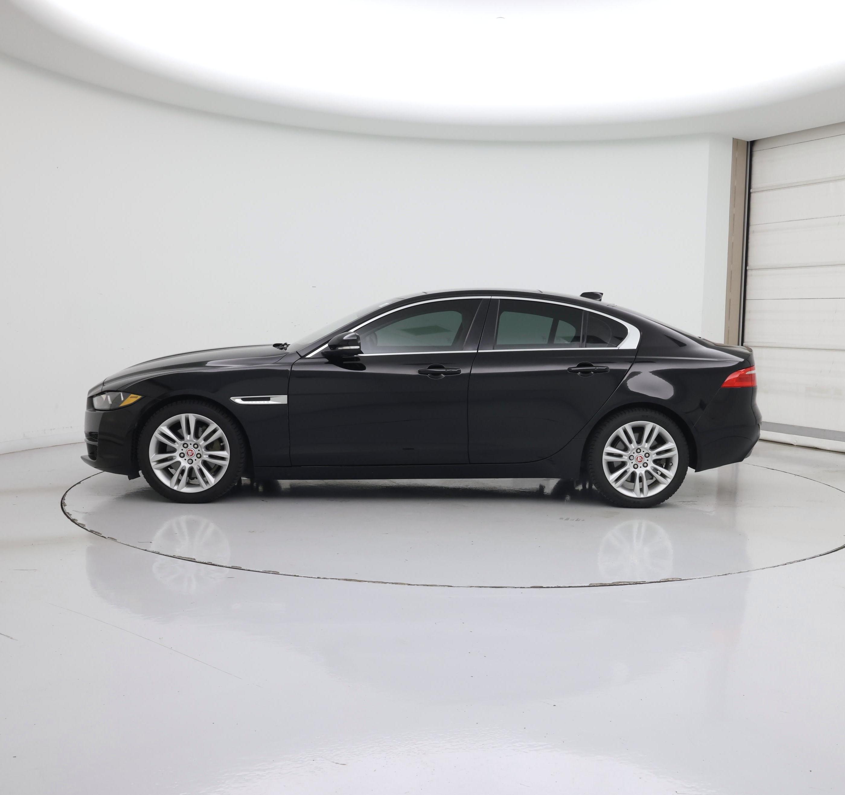 Thumbnail: 2019 Jaguar XE - 3