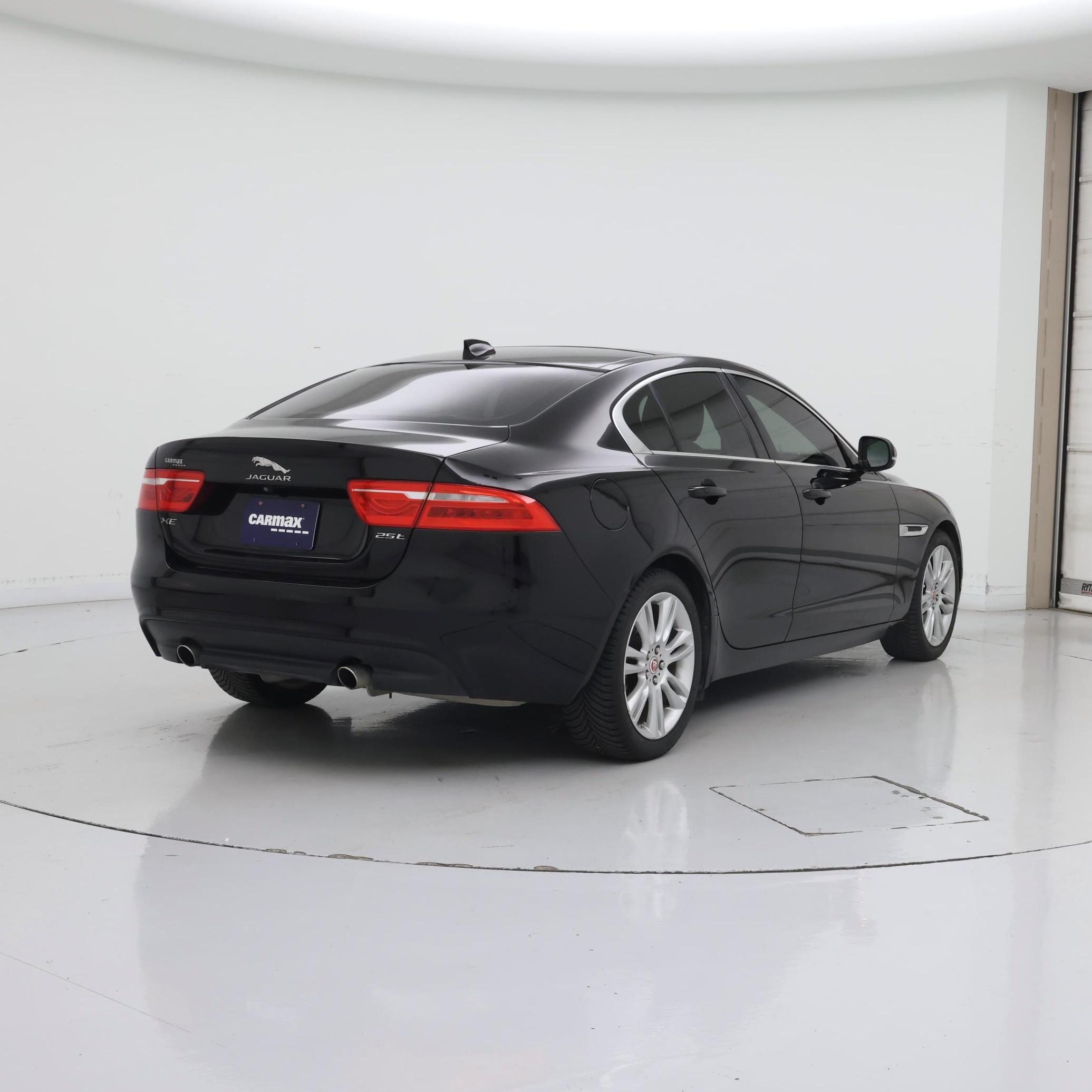 Thumbnail: 2019 Jaguar XE - 8