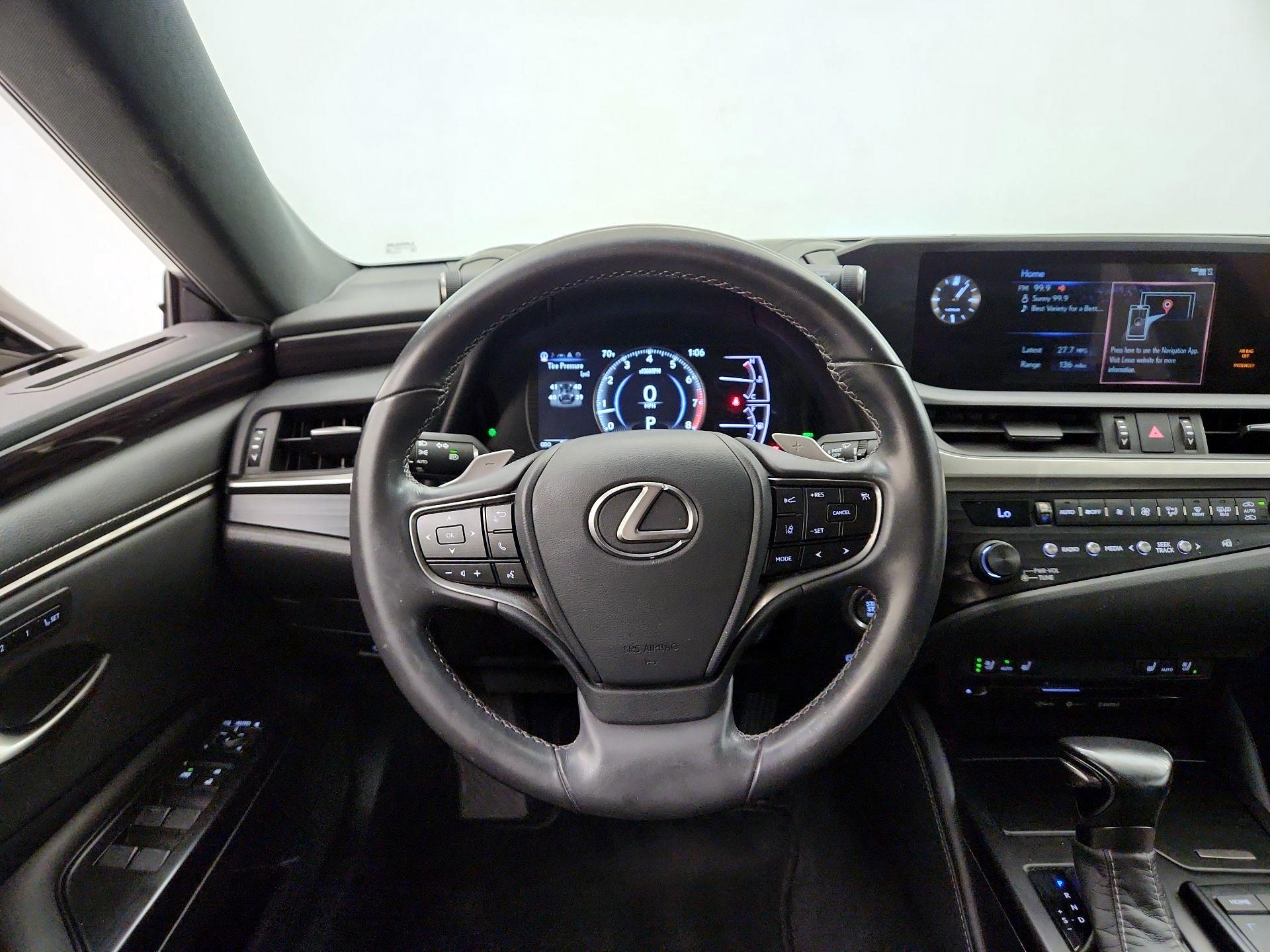 Thumbnail: 2020 Lexus ES - 10