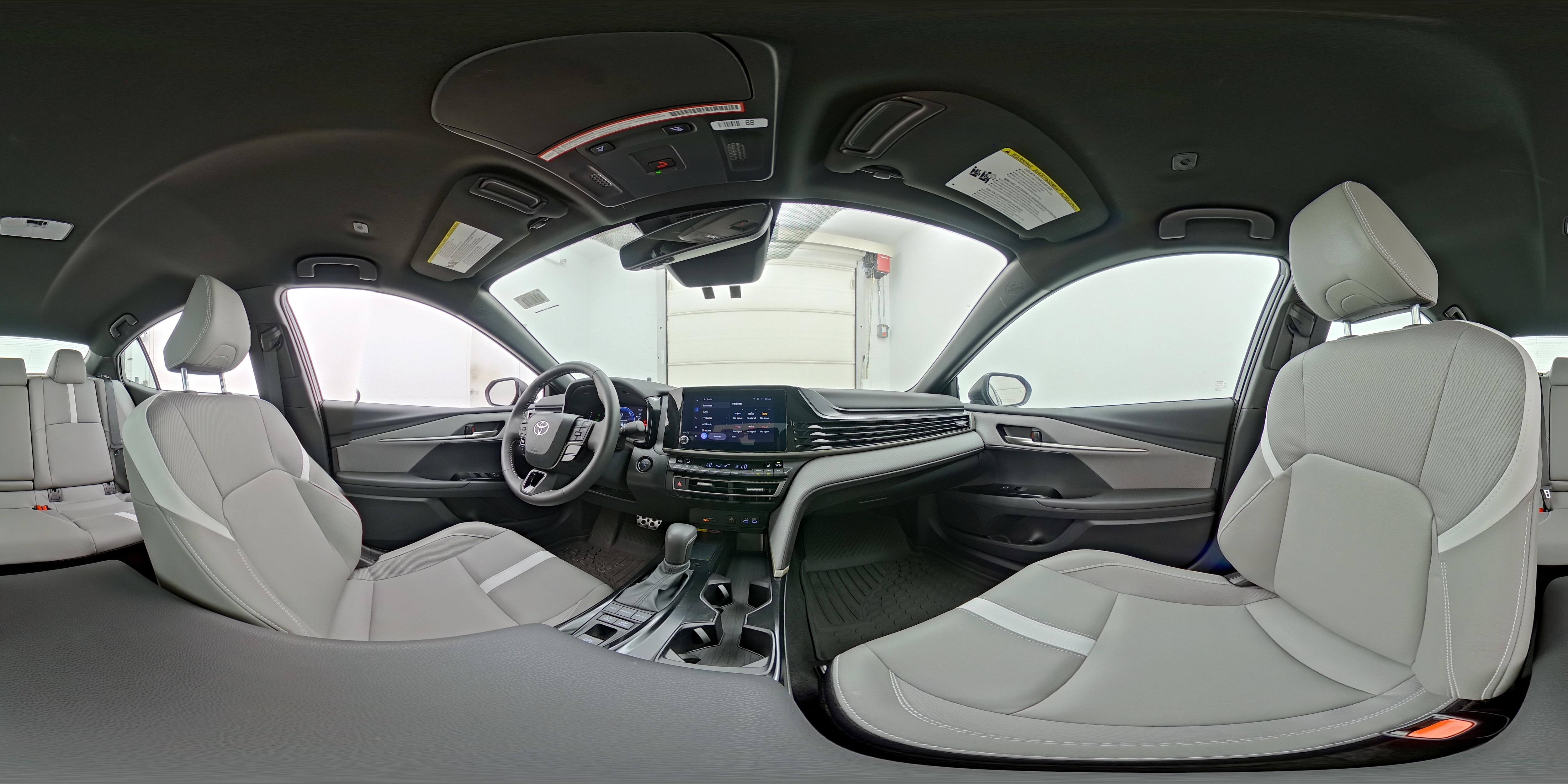 2025 Toyota Camry SE - Photo 24