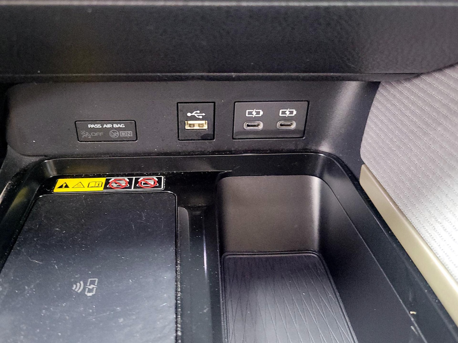 2025 Toyota Camry SE - Photo 19