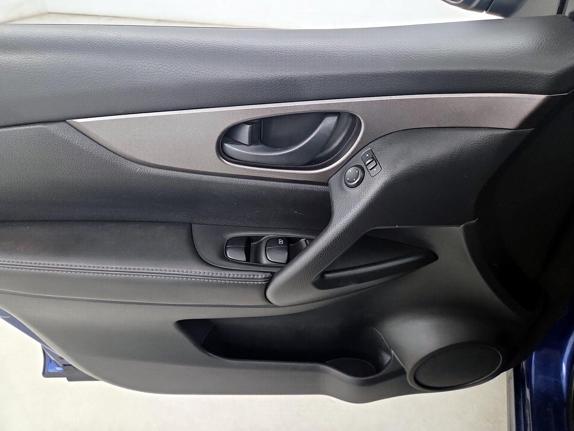 Thumbnail: 2020 Nissan Rogue Sport - 12