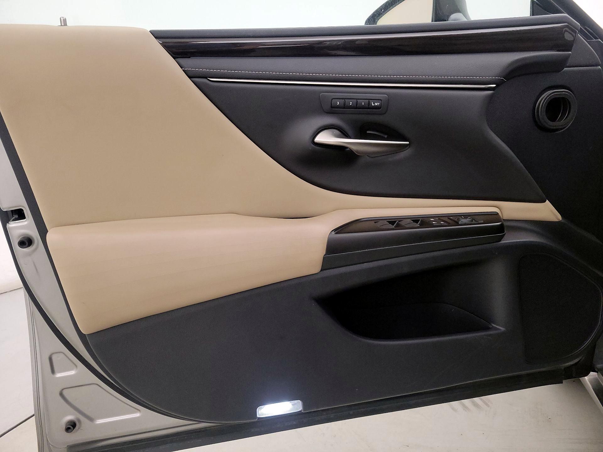 Thumbnail: 2019 Lexus ES - 12
