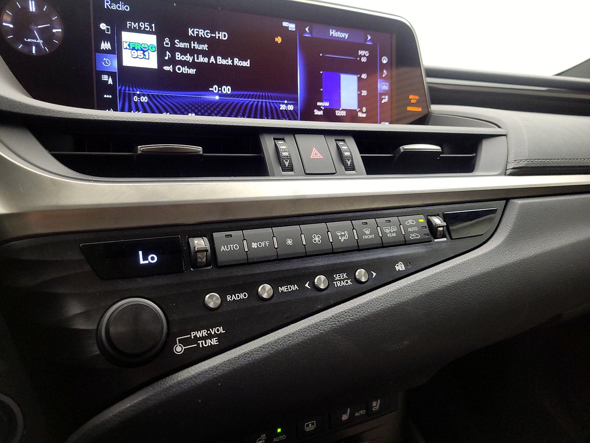 Thumbnail: 2019 Lexus ES - 17