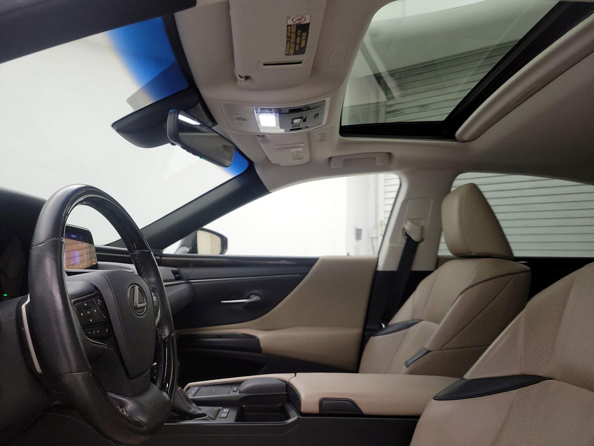 Thumbnail: 2019 Lexus ES - 20