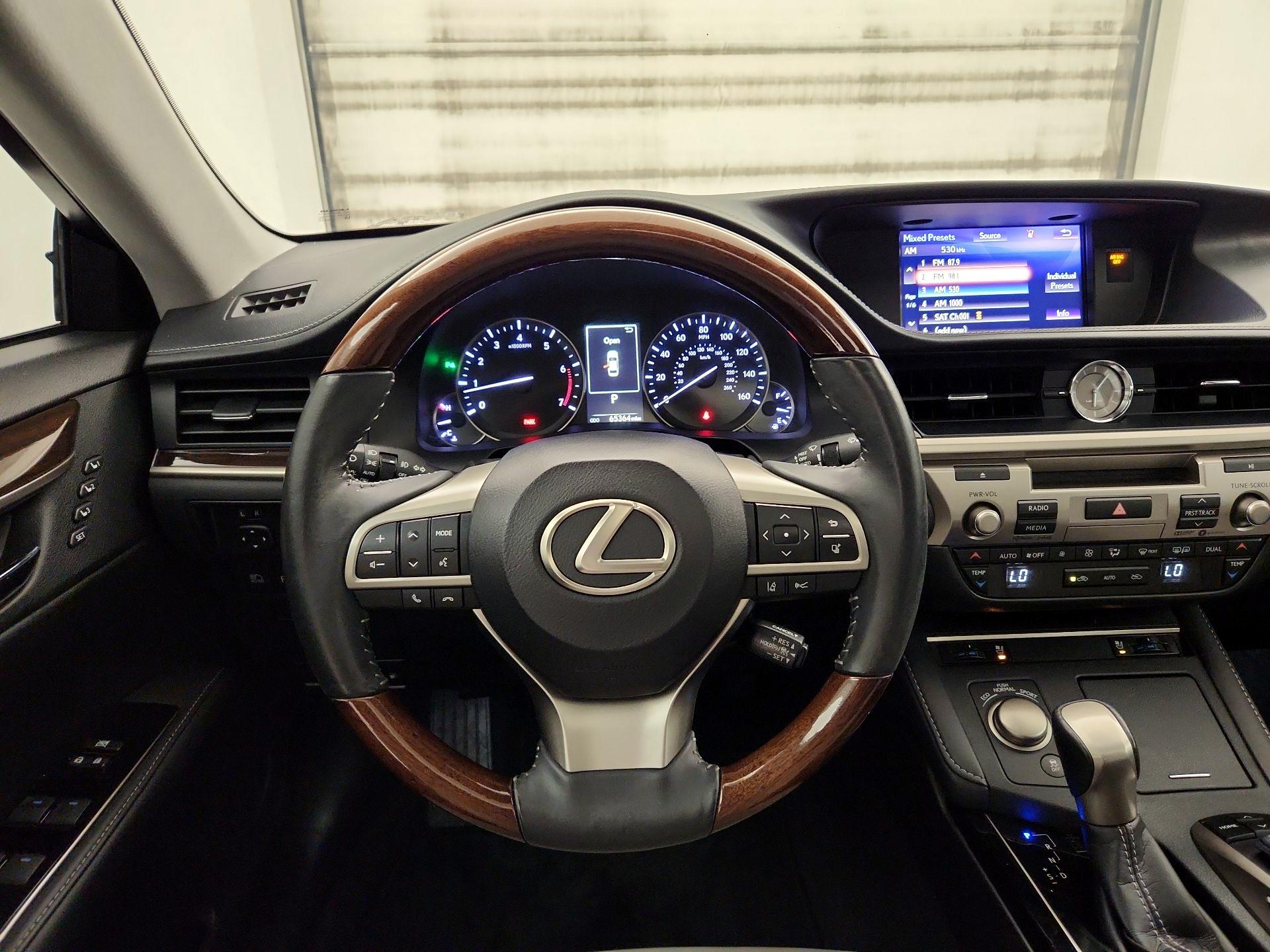 Thumbnail: 2018 Lexus ES - 10