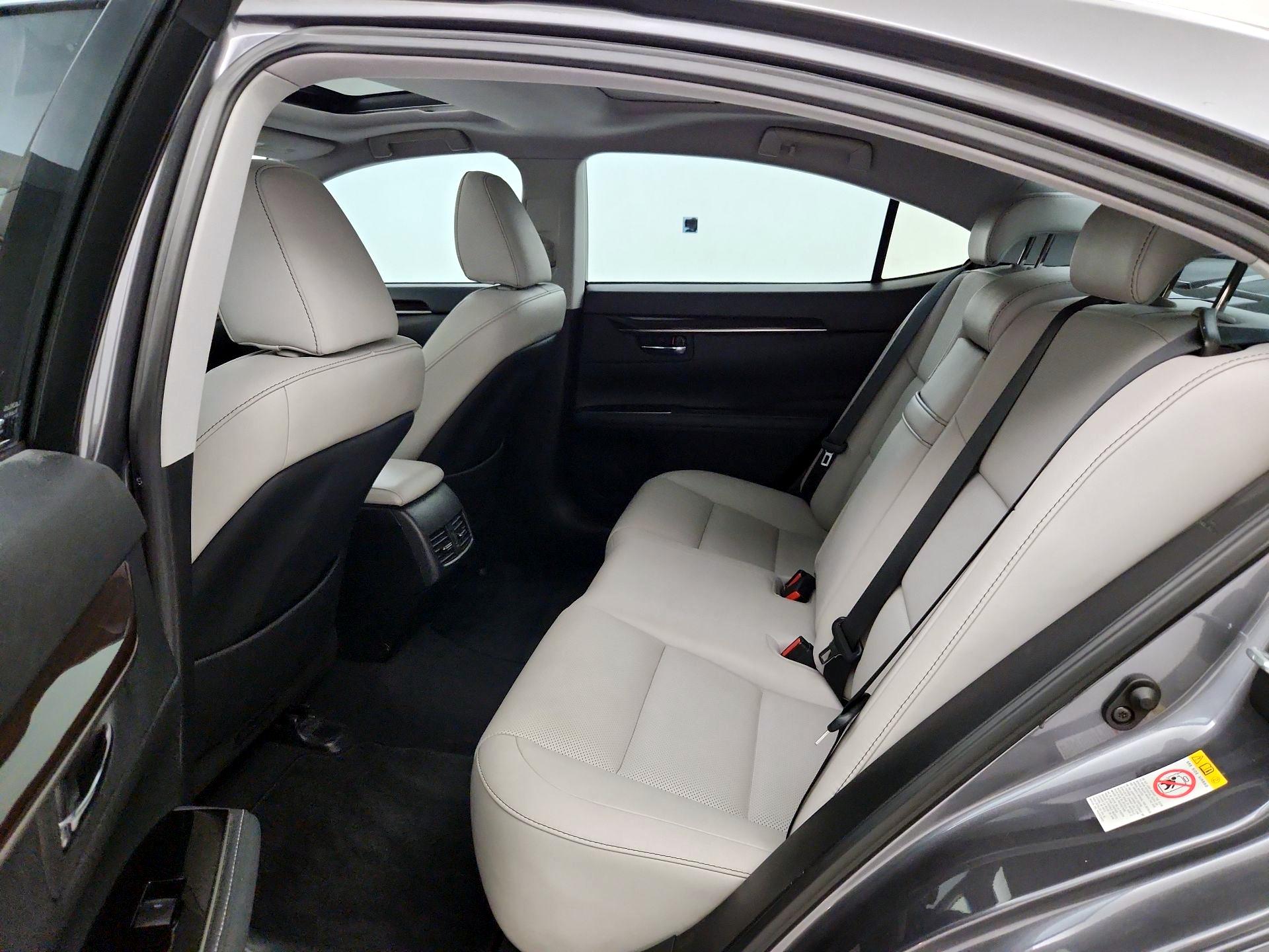 Thumbnail: 2018 Lexus ES - 20