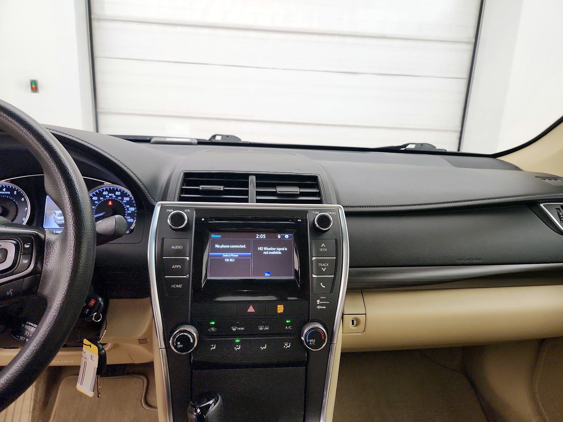 Thumbnail: 2015 Toyota Camry - 9