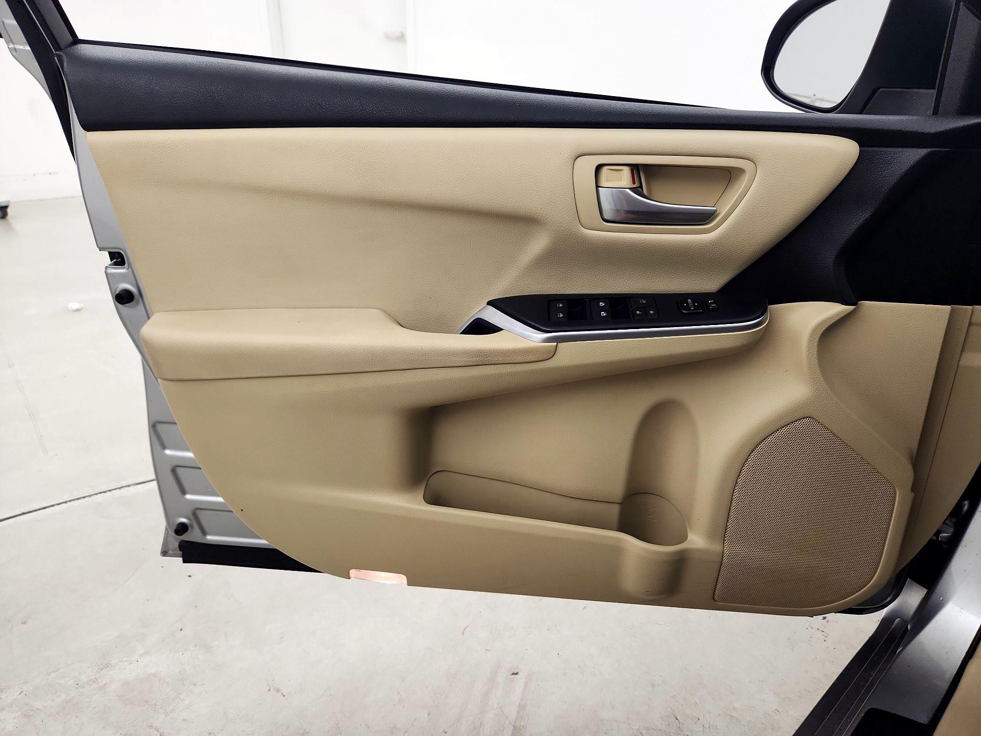 Thumbnail: 2015 Toyota Camry - 12