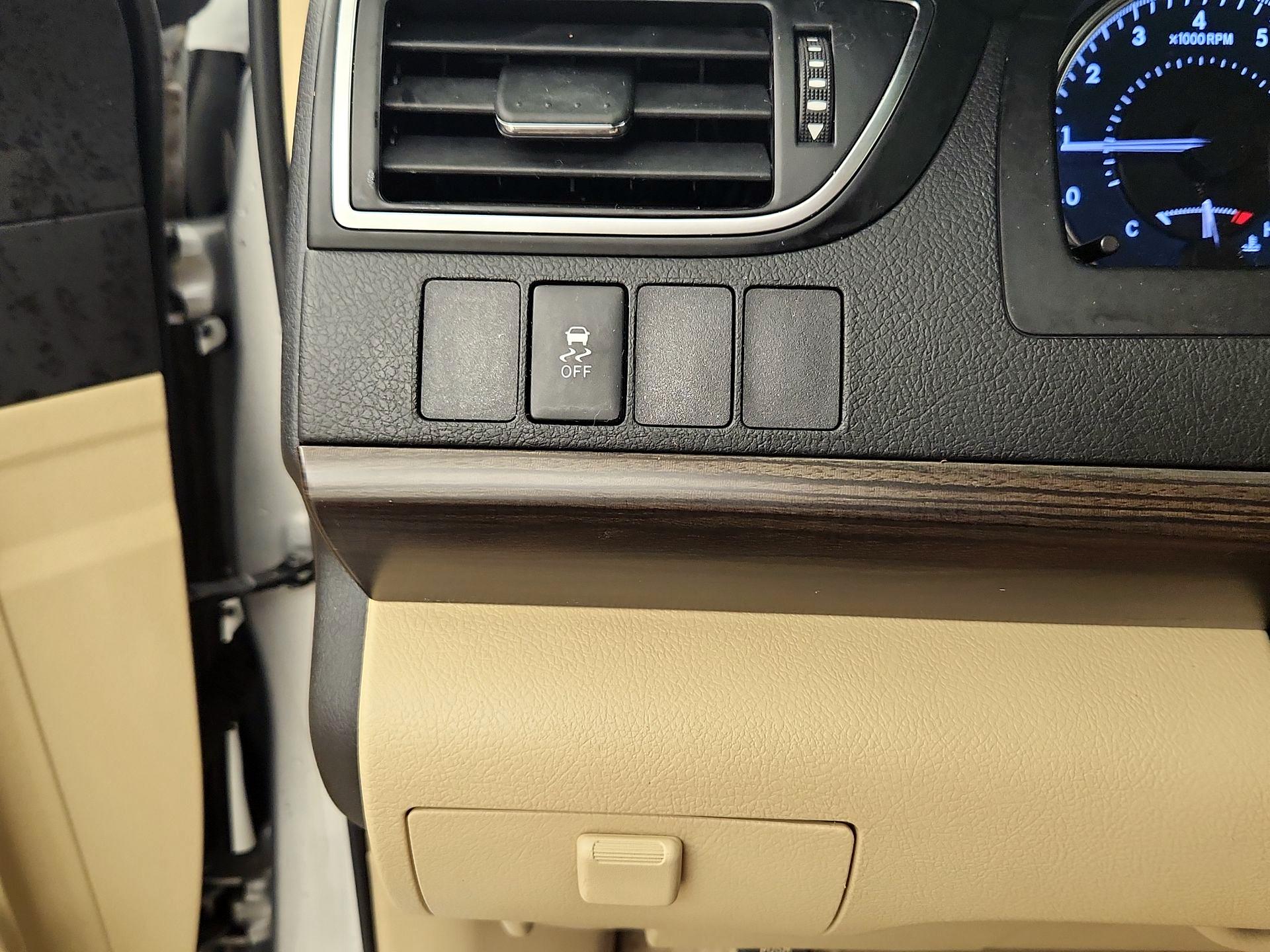 Thumbnail: 2015 Toyota Camry - 13