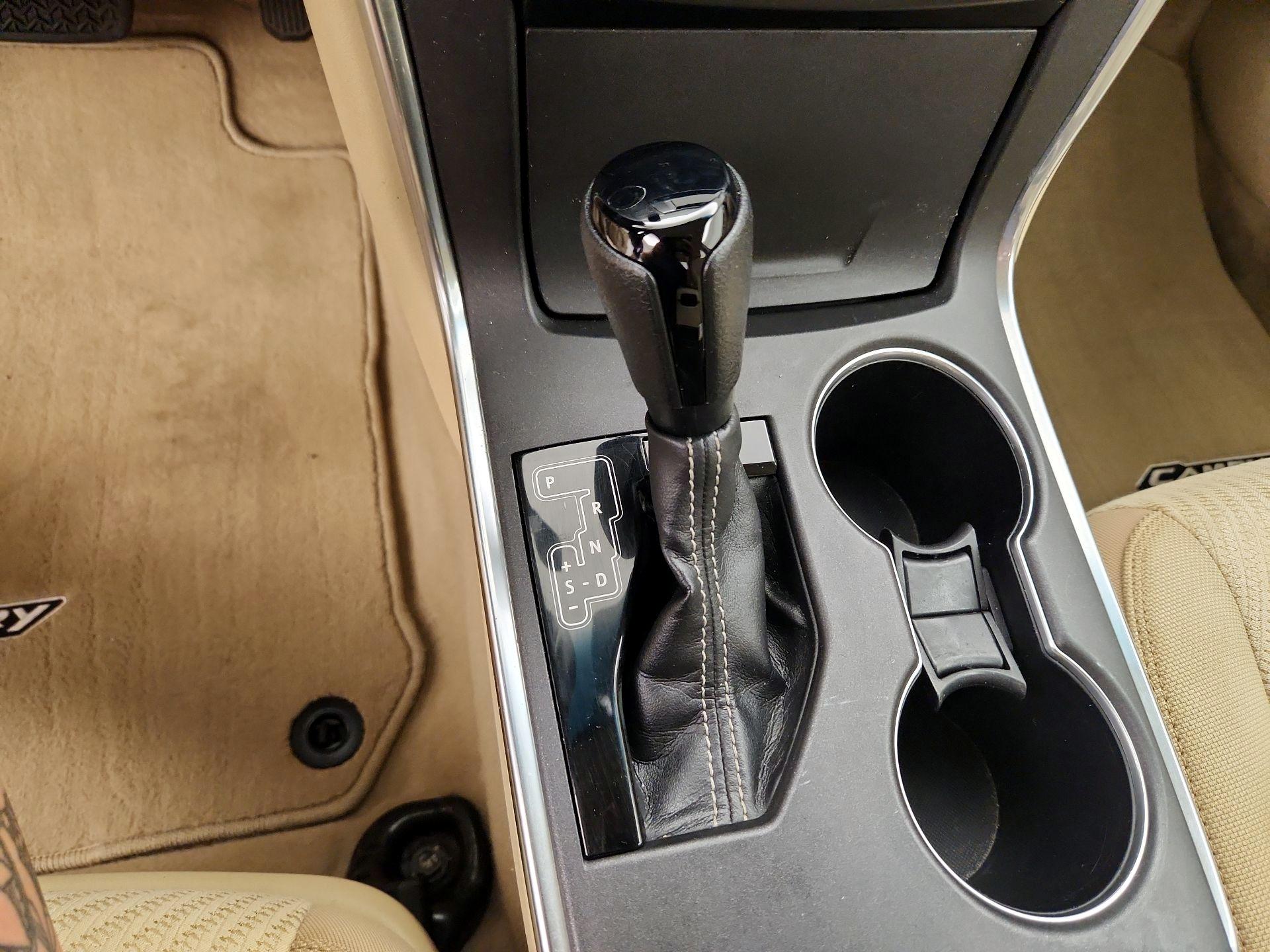 Thumbnail: 2015 Toyota Camry - 17