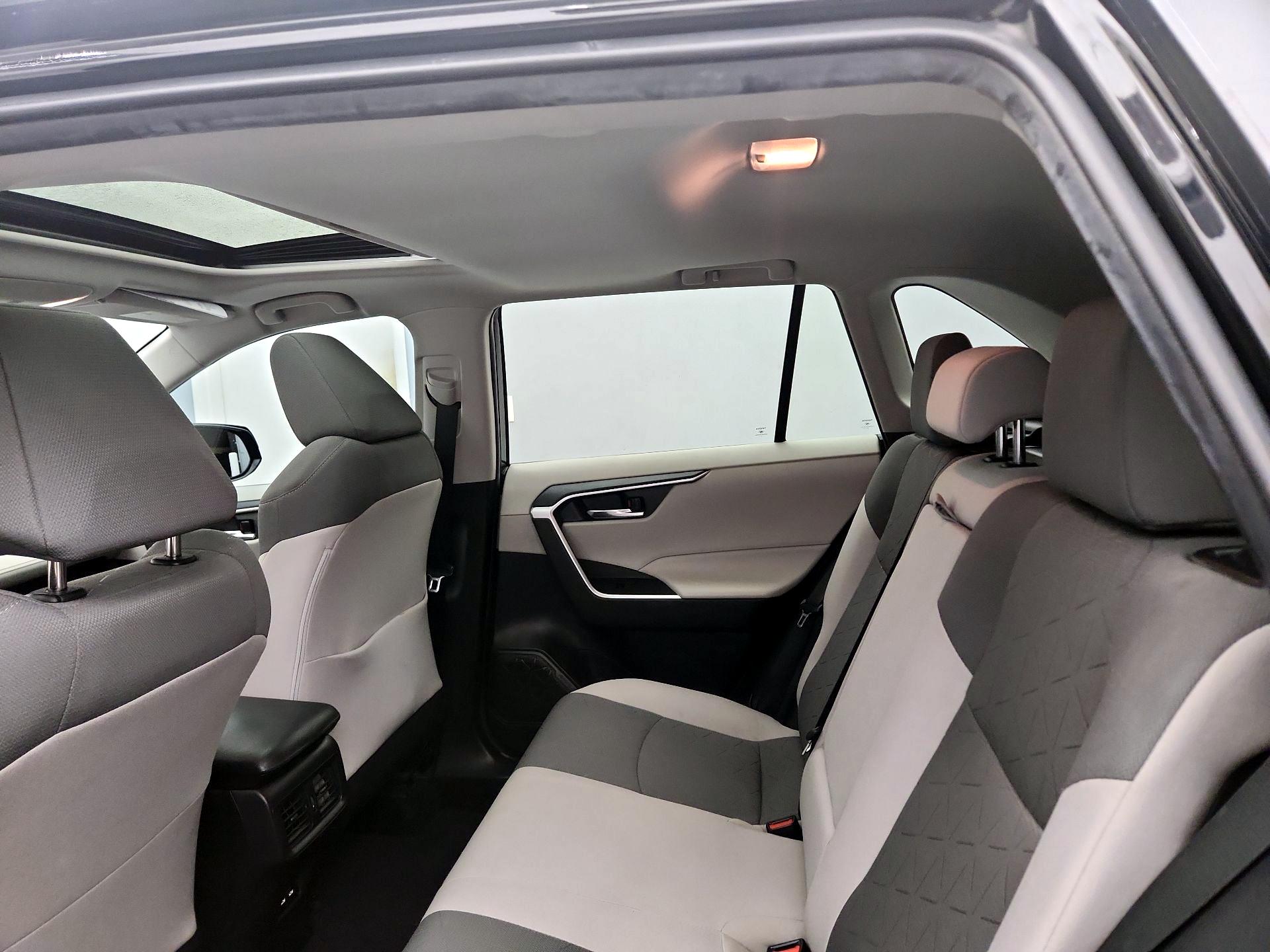 Thumbnail: 2021 Toyota RAV4 - 20