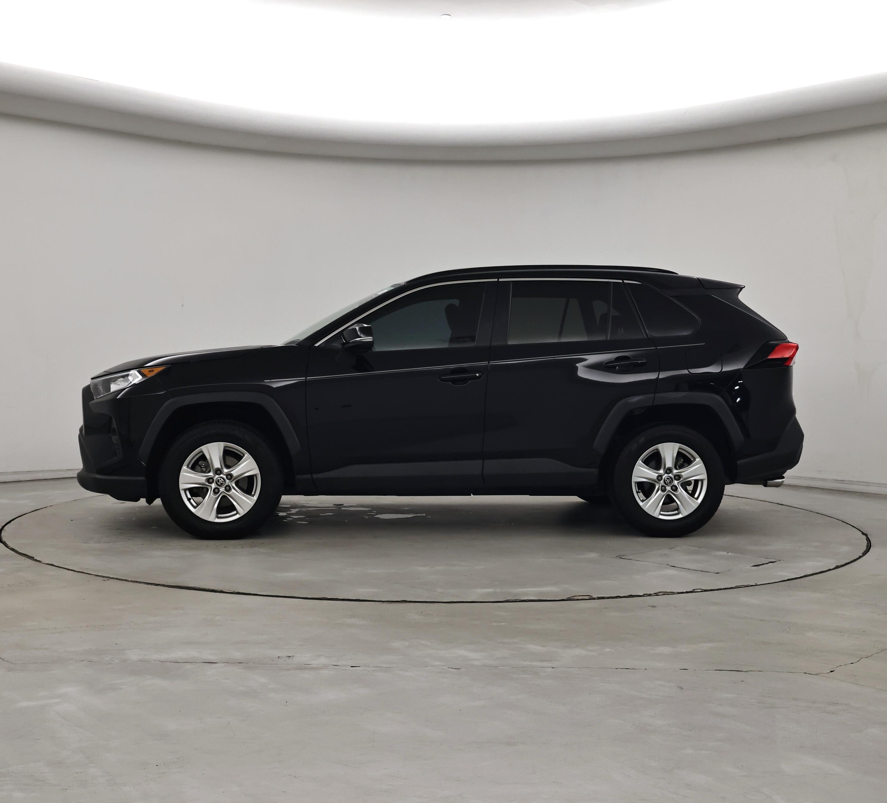 Thumbnail: 2021 Toyota RAV4 - 3
