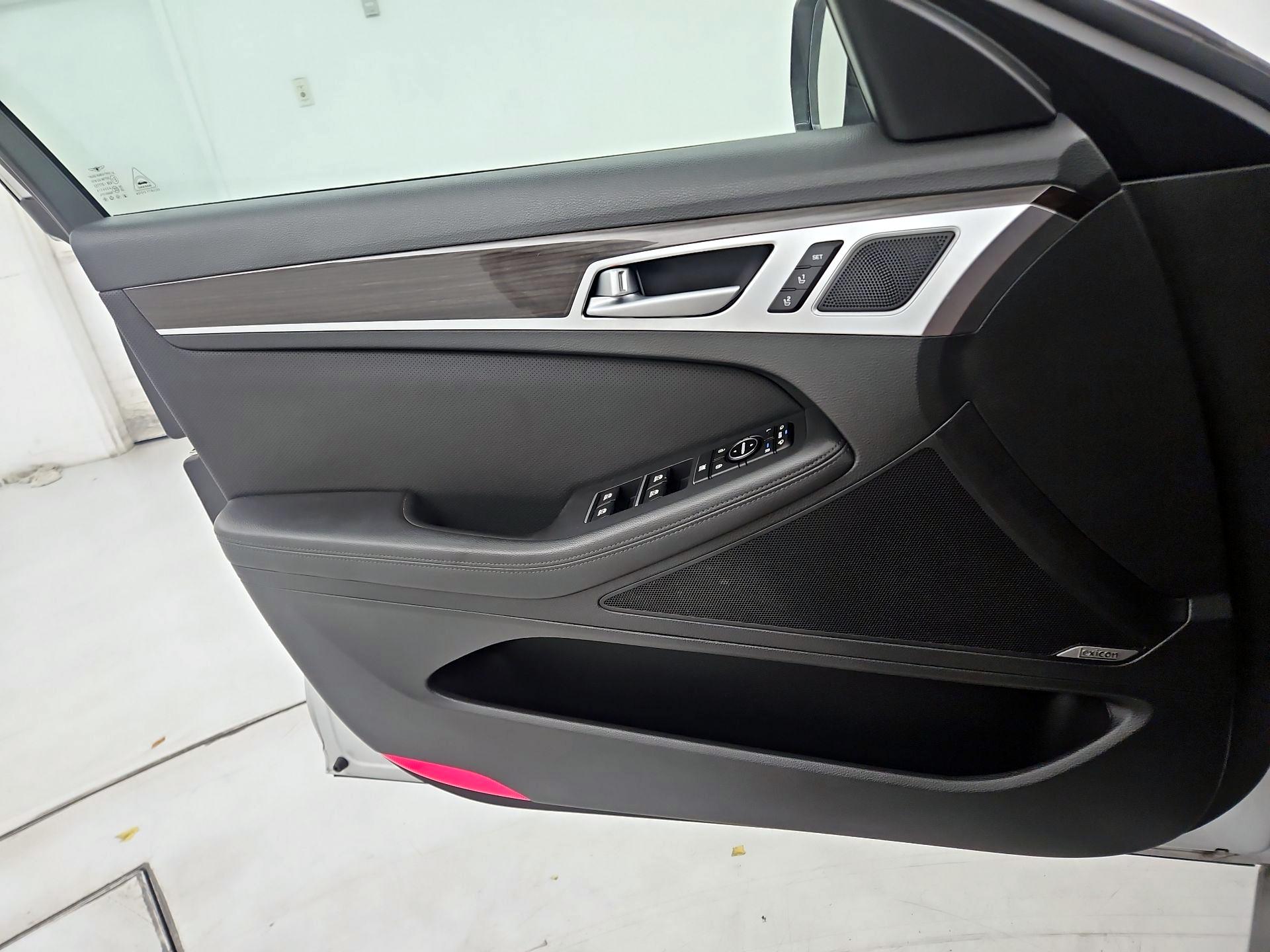 Thumbnail: 2017 Genesis G80 - 12