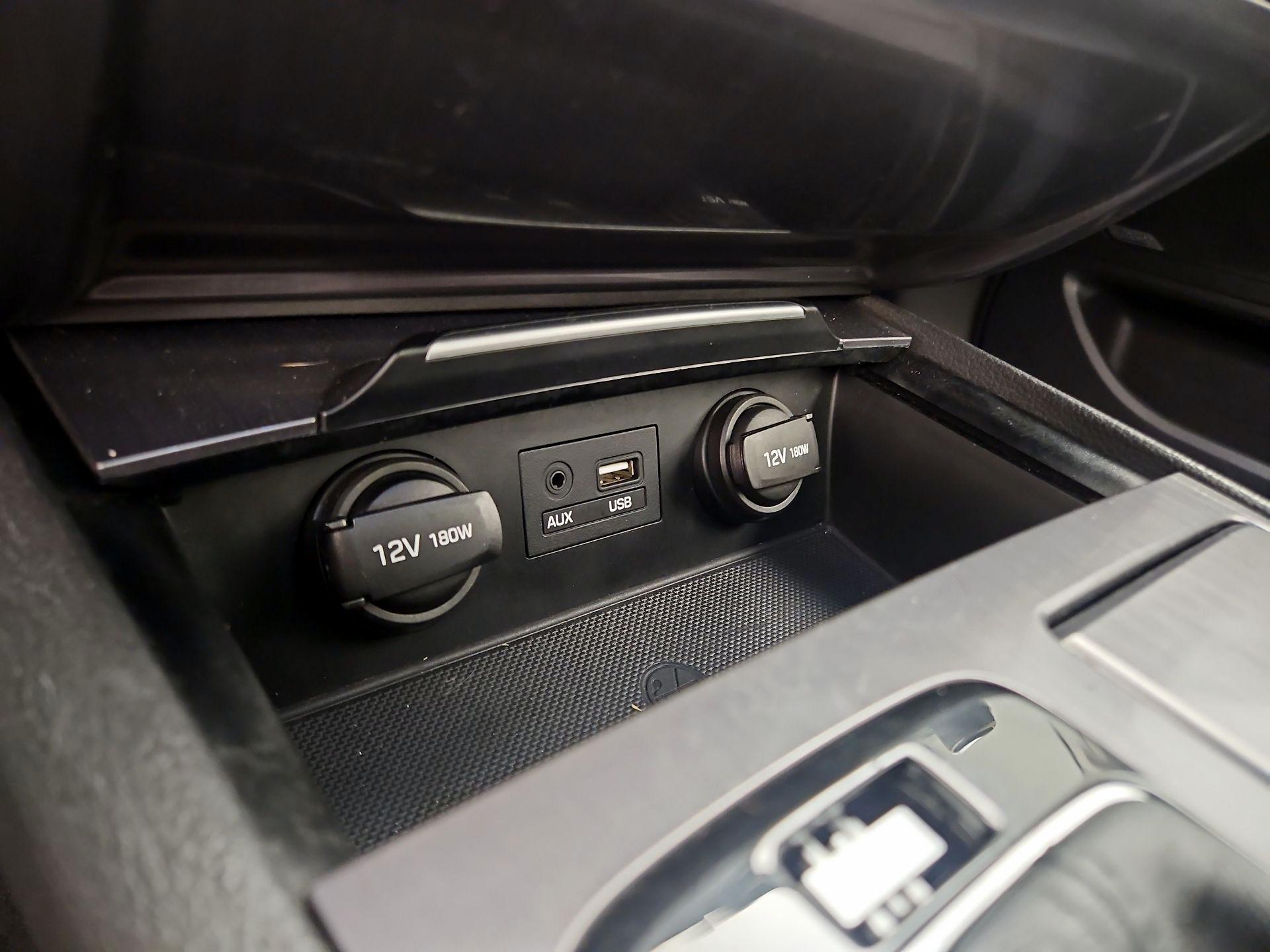 Thumbnail: 2017 Genesis G80 - 19