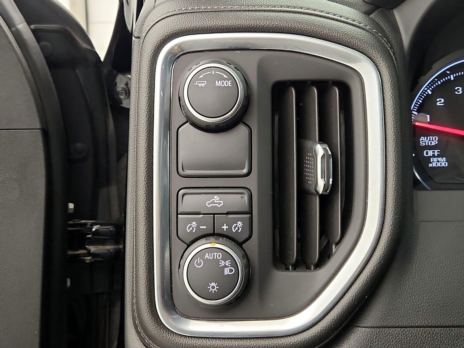2020 Chevrolet Silverado 1500 LT - Photo 14