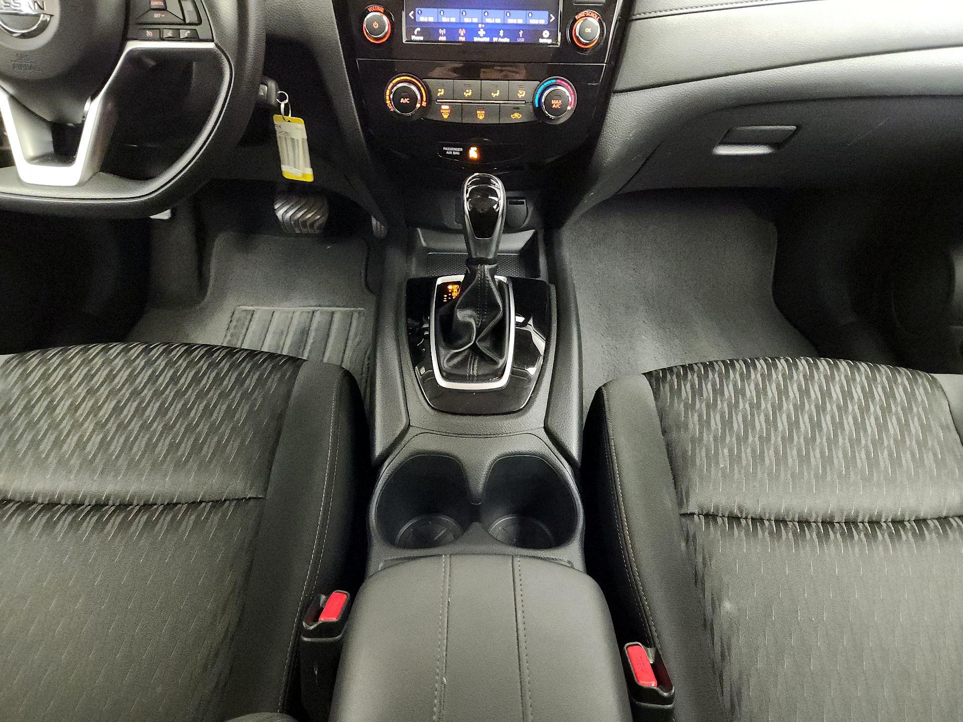 Thumbnail: 2020 Nissan Rogue - 17