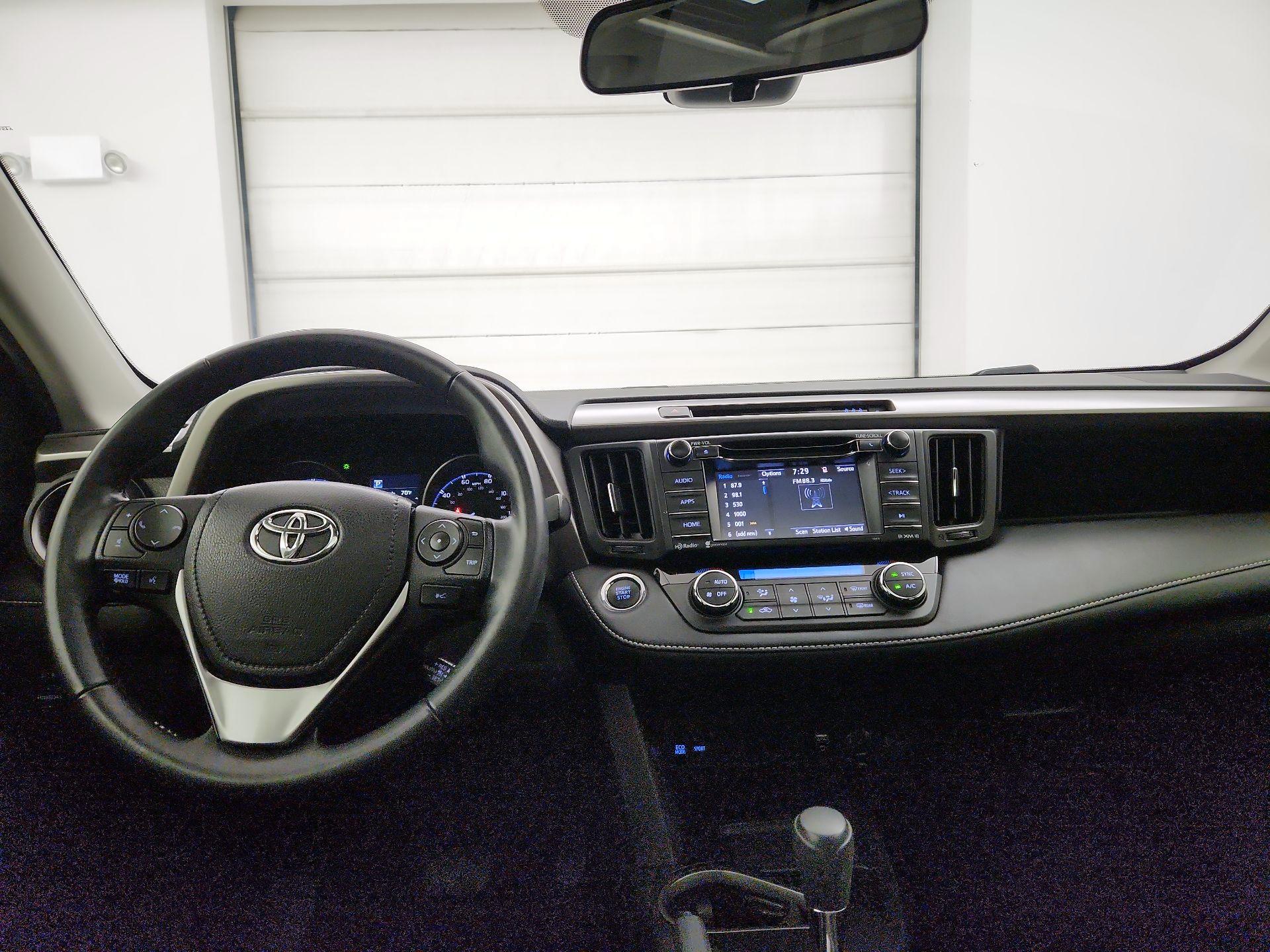 Thumbnail: 2018 Toyota RAV4 - 9