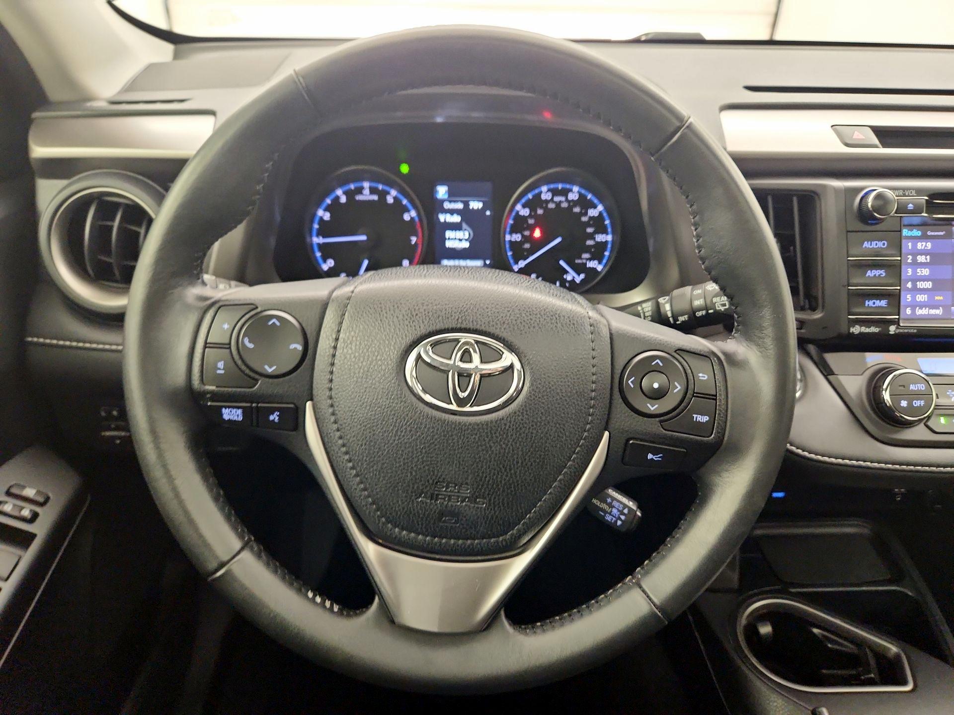 Thumbnail: 2018 Toyota RAV4 - 10