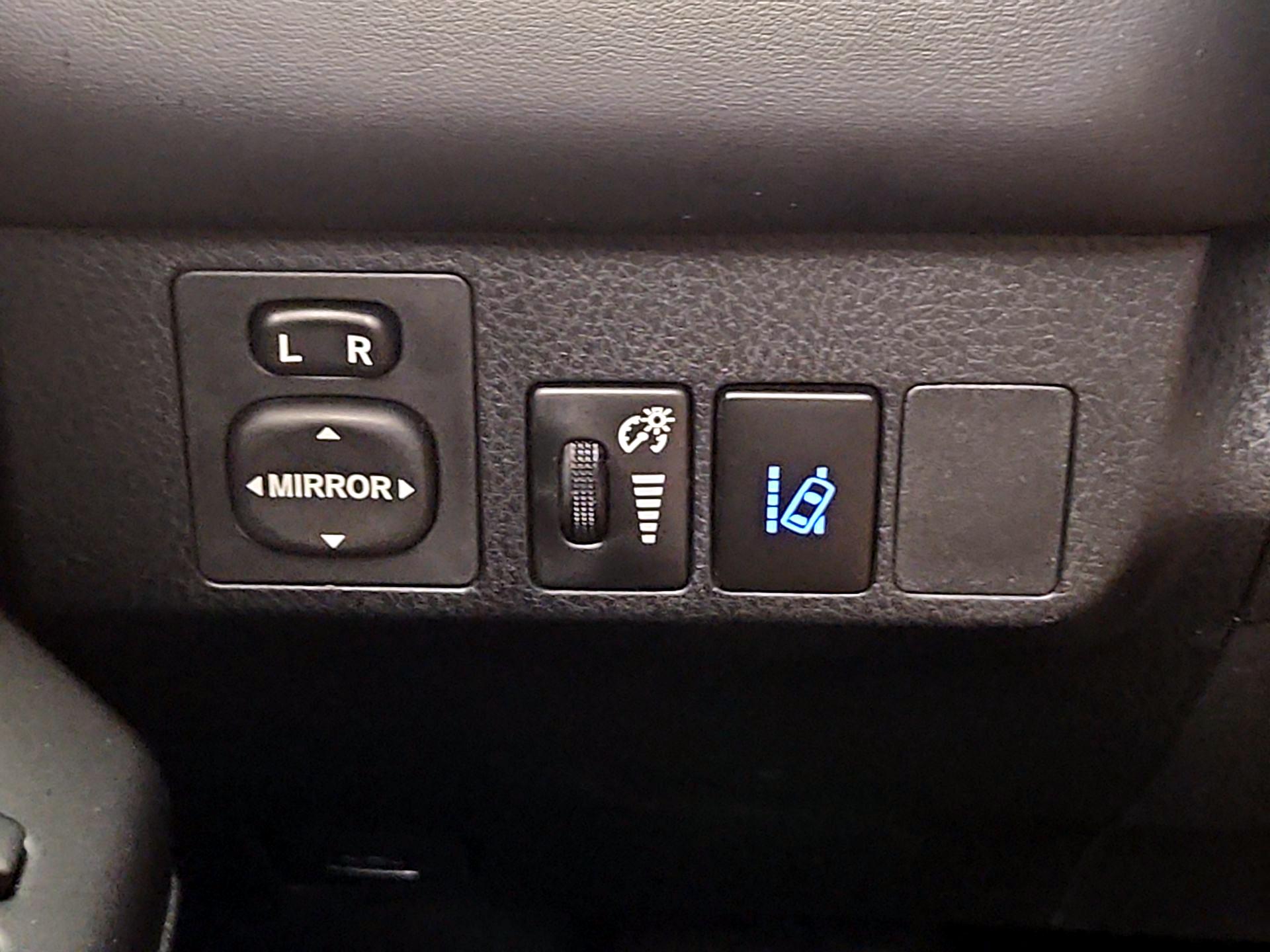 Thumbnail: 2018 Toyota RAV4 - 13