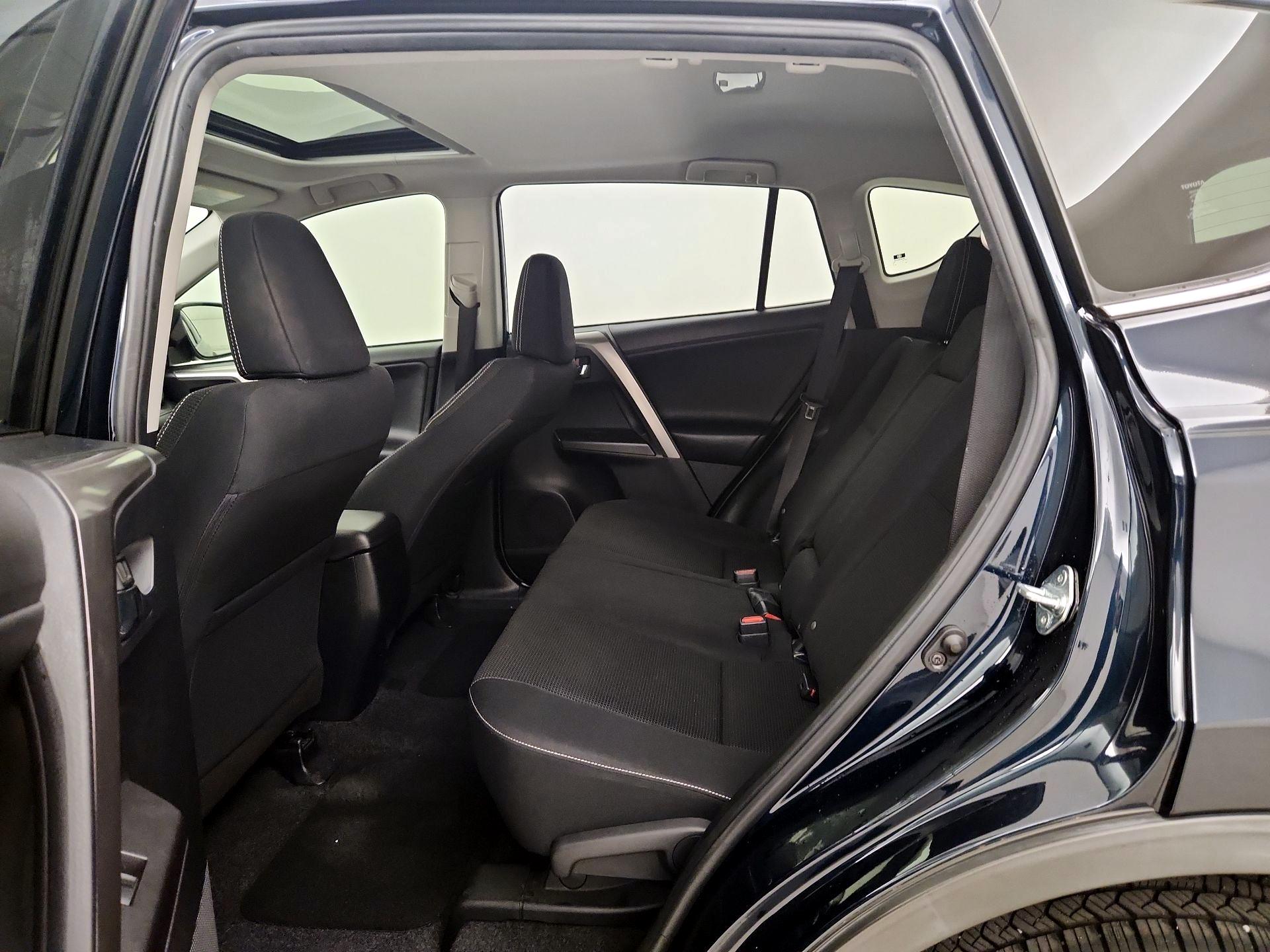 Thumbnail: 2018 Toyota RAV4 - 20