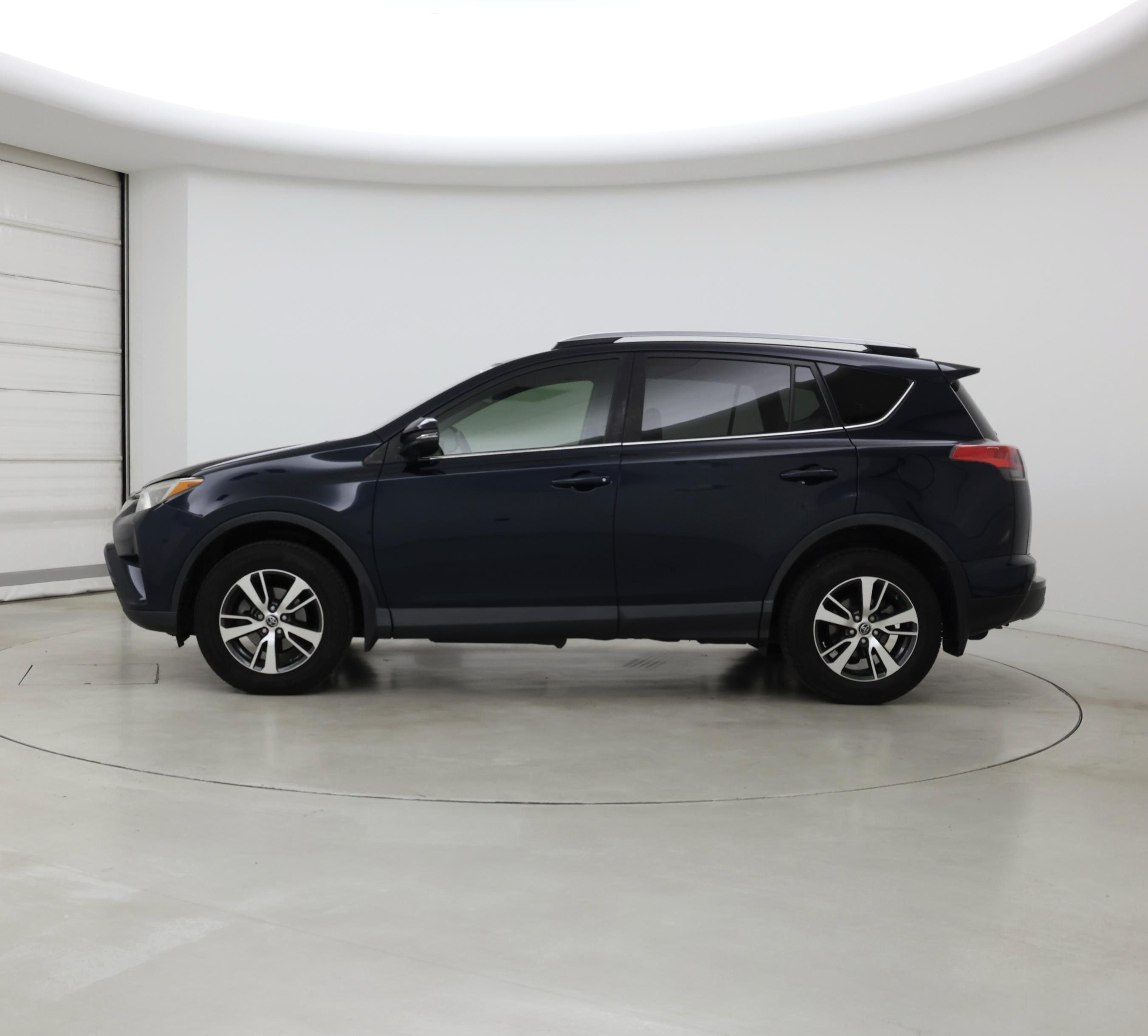Thumbnail: 2018 Toyota RAV4 - 3